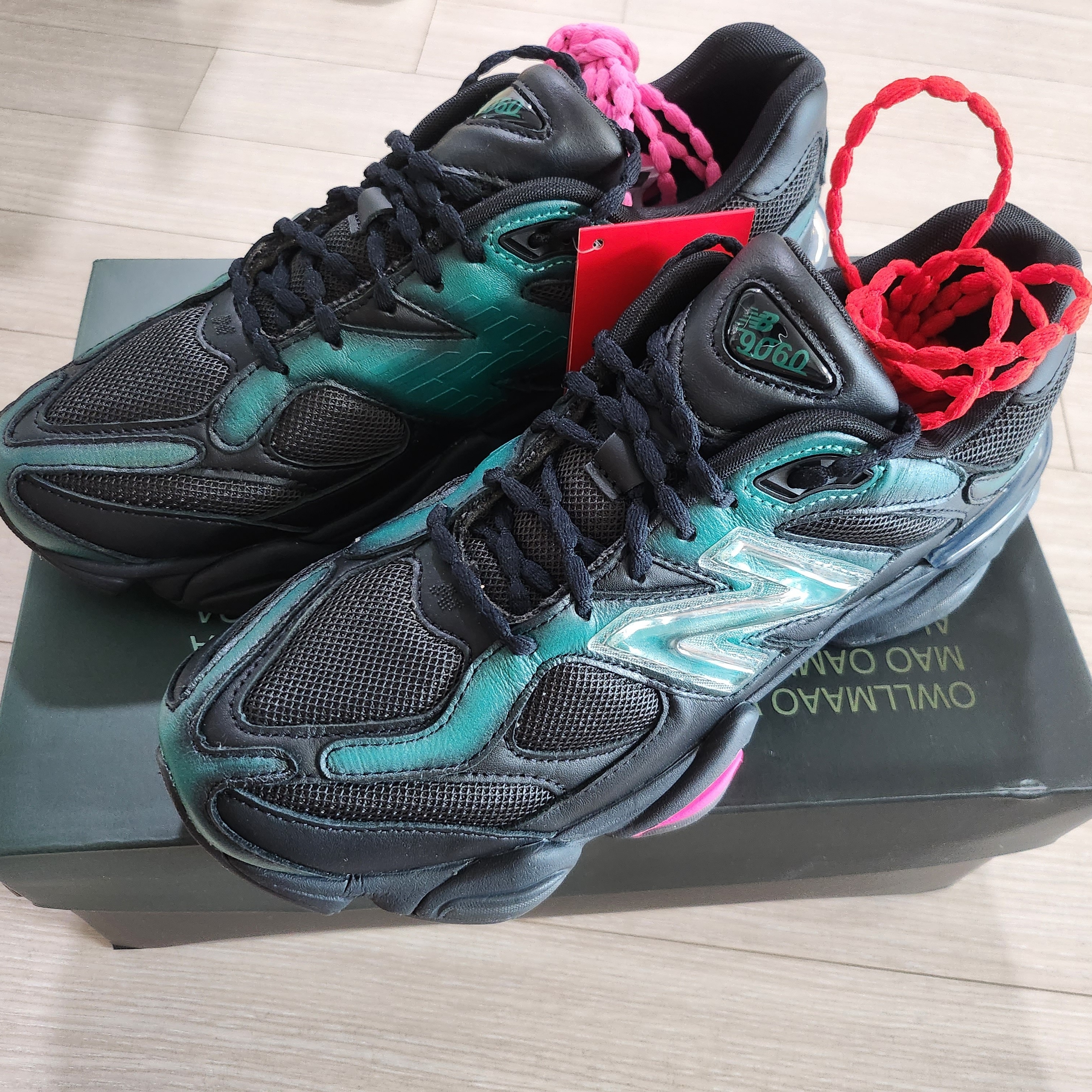 New Balance x Mowalola 9060 Burglarwear Teal 착용 스타일 - 1