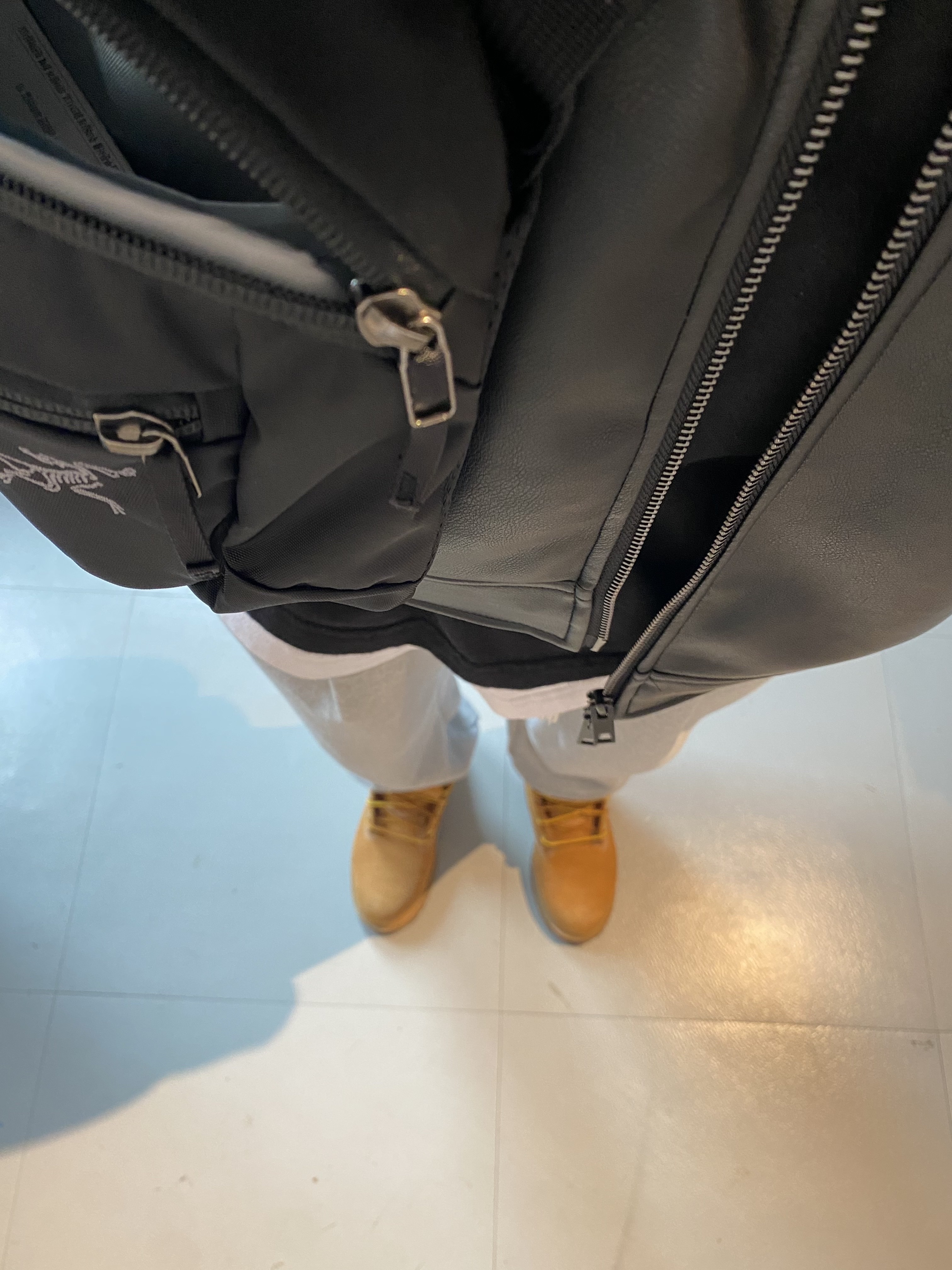 Arc'teryx Mantis 2 Waistpack Black 착용 스타일