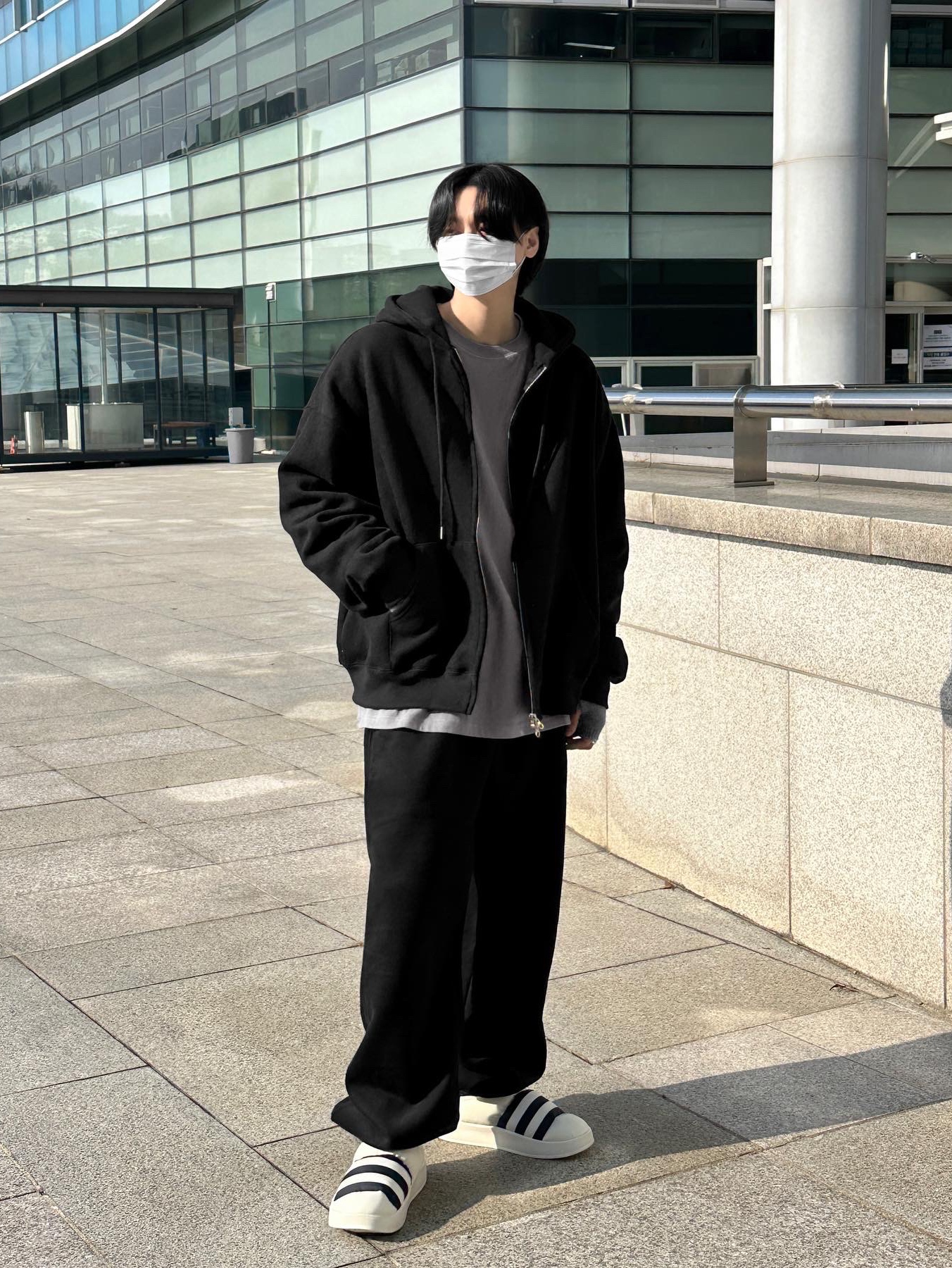 Adidas Puffylette Off White 착용 스타일 - 4