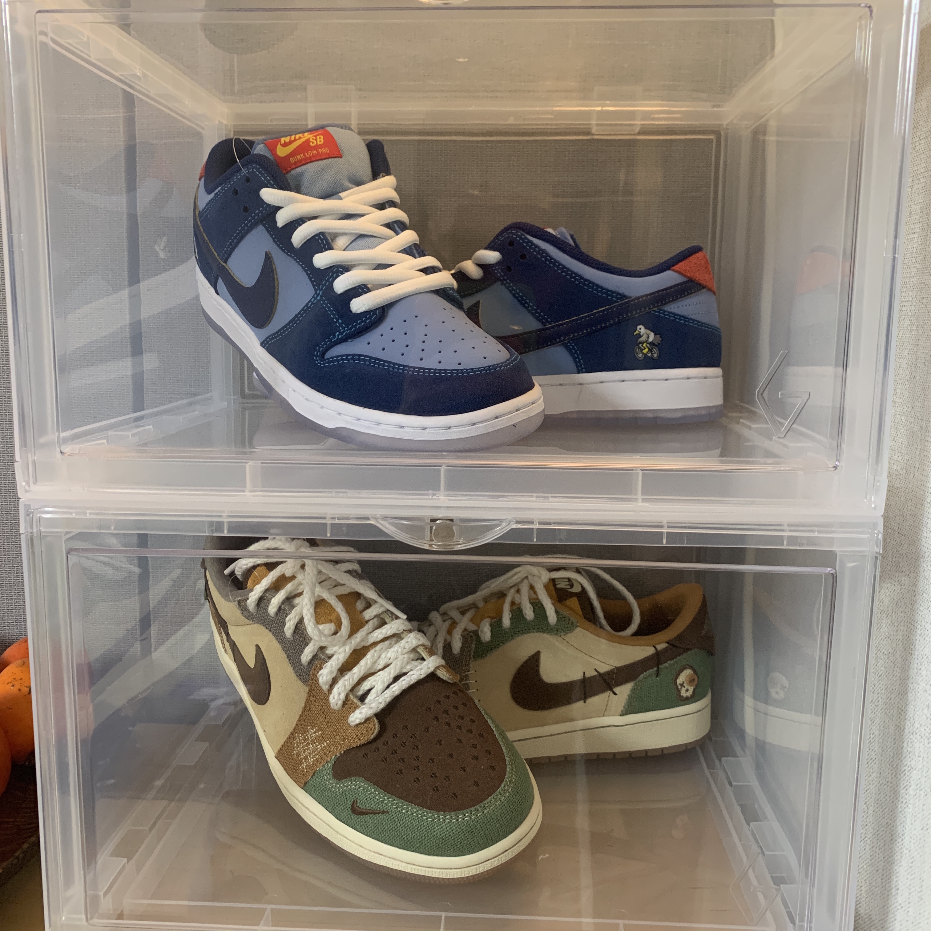 Jordan 1 x Zion Williamson Retro Low OG Flax and Oil Green, Nike x Why So Sad? SB Dunk Low Pro Coastal Blue 착용 스타일