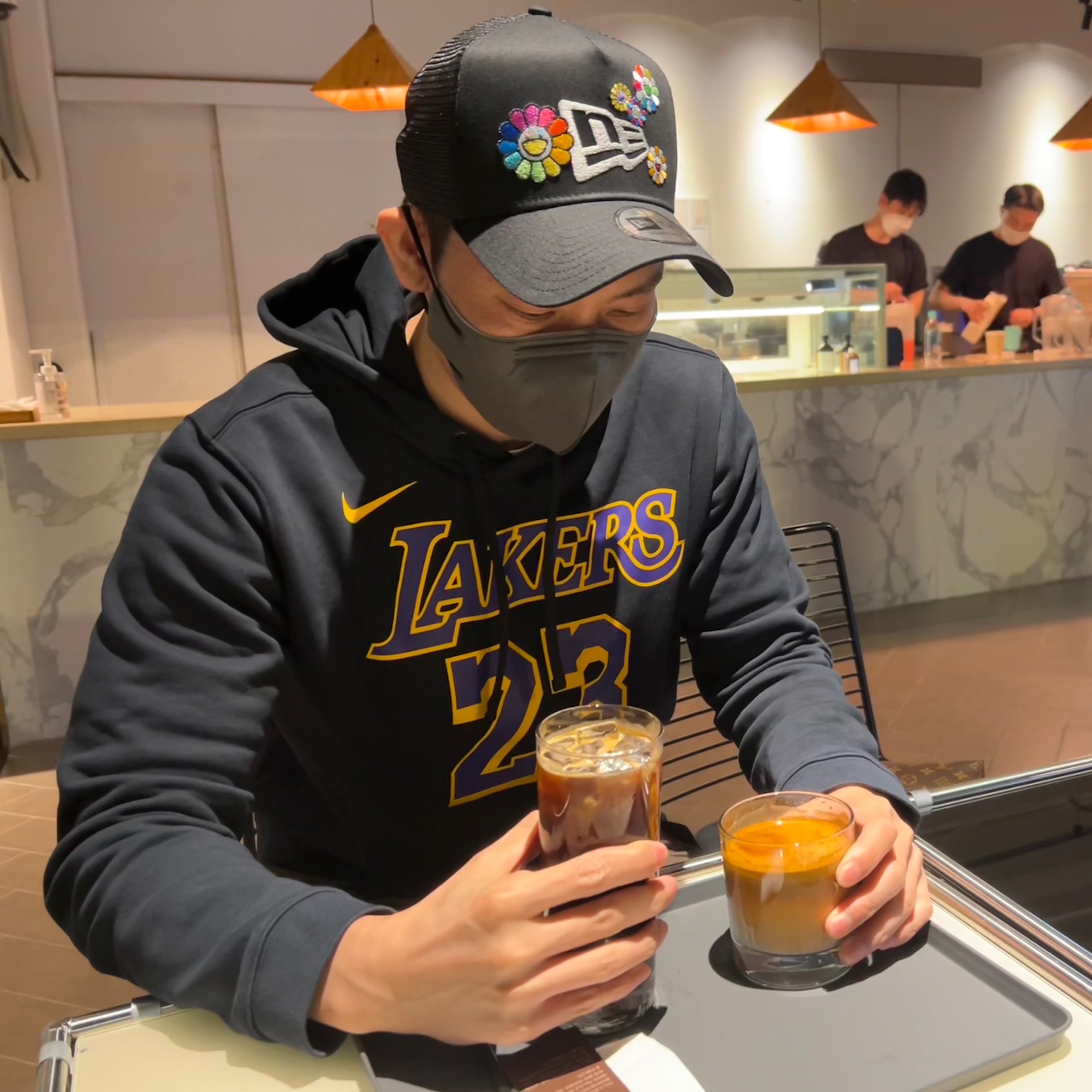 New Era x Murakami Takashi Ohana A-Frame Mesh Cap Black 착용 스타일 - 3