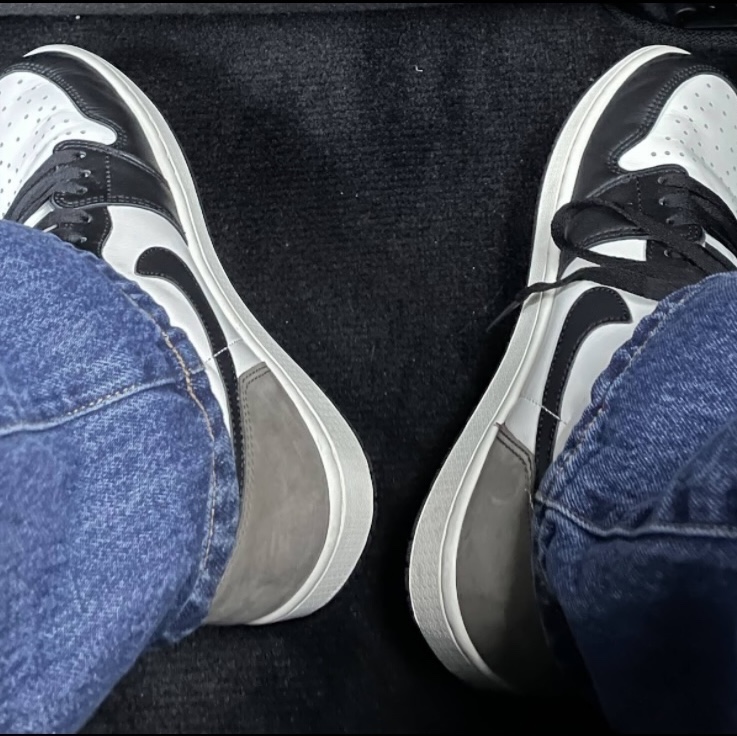 Jordan 1 Retro High OG Black Mocha 착용 스타일