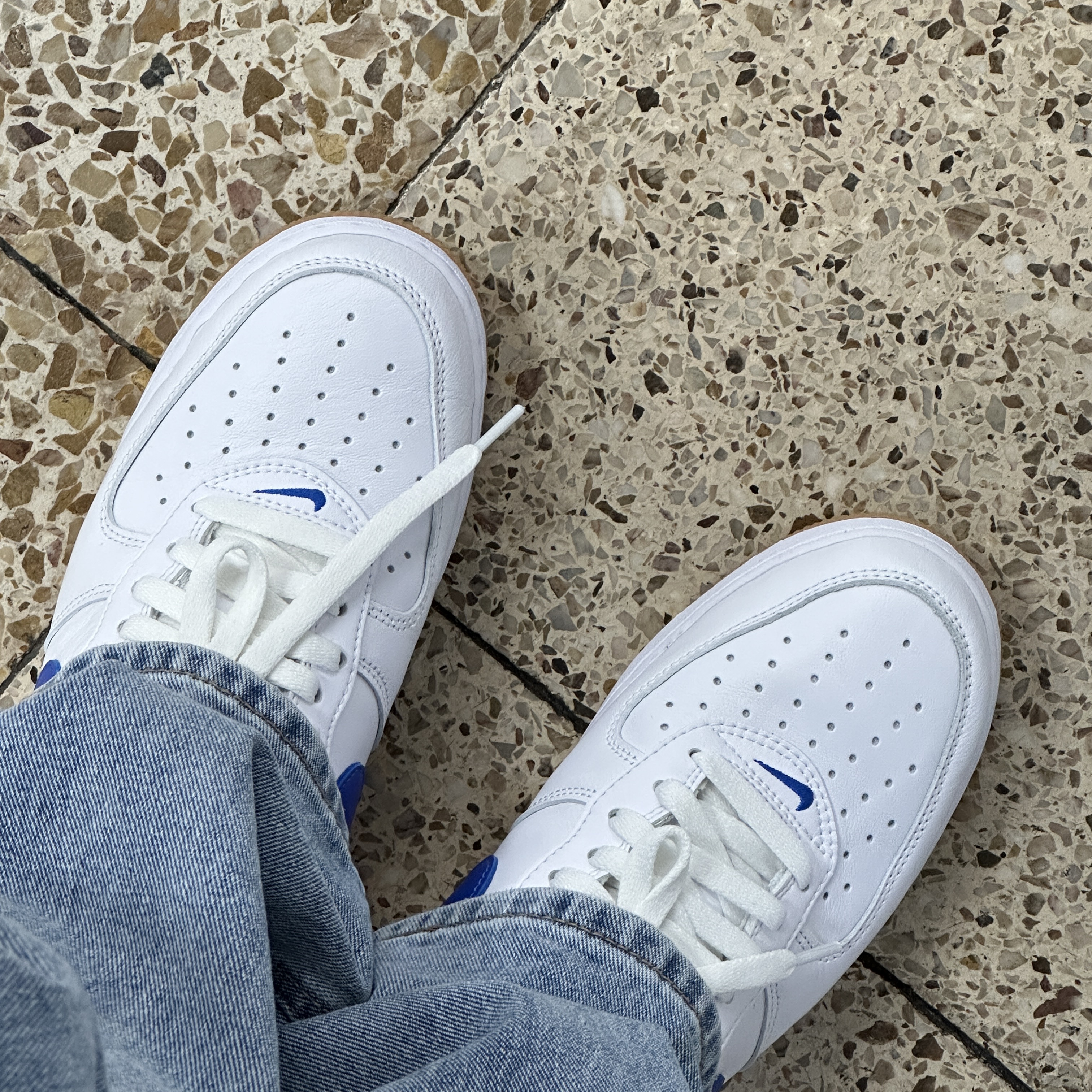 Nike Air Force 1 Low Retro Color of the Month Varsity Royal 착용 스타일 - 1