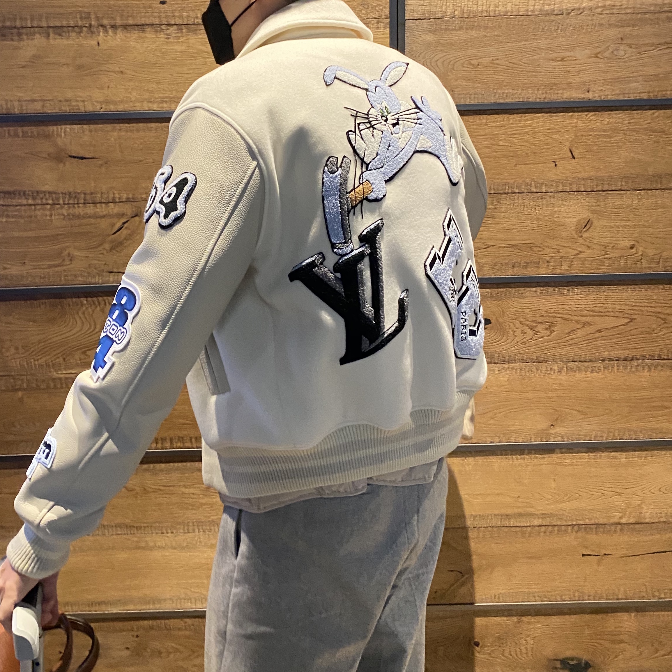 Louis Vuitton Multi Patch Mixed Leather Varsity Blouson Milky White, Nike x Off-White Air Force 1 Low MCA University Blue 착용 스타일 - 1