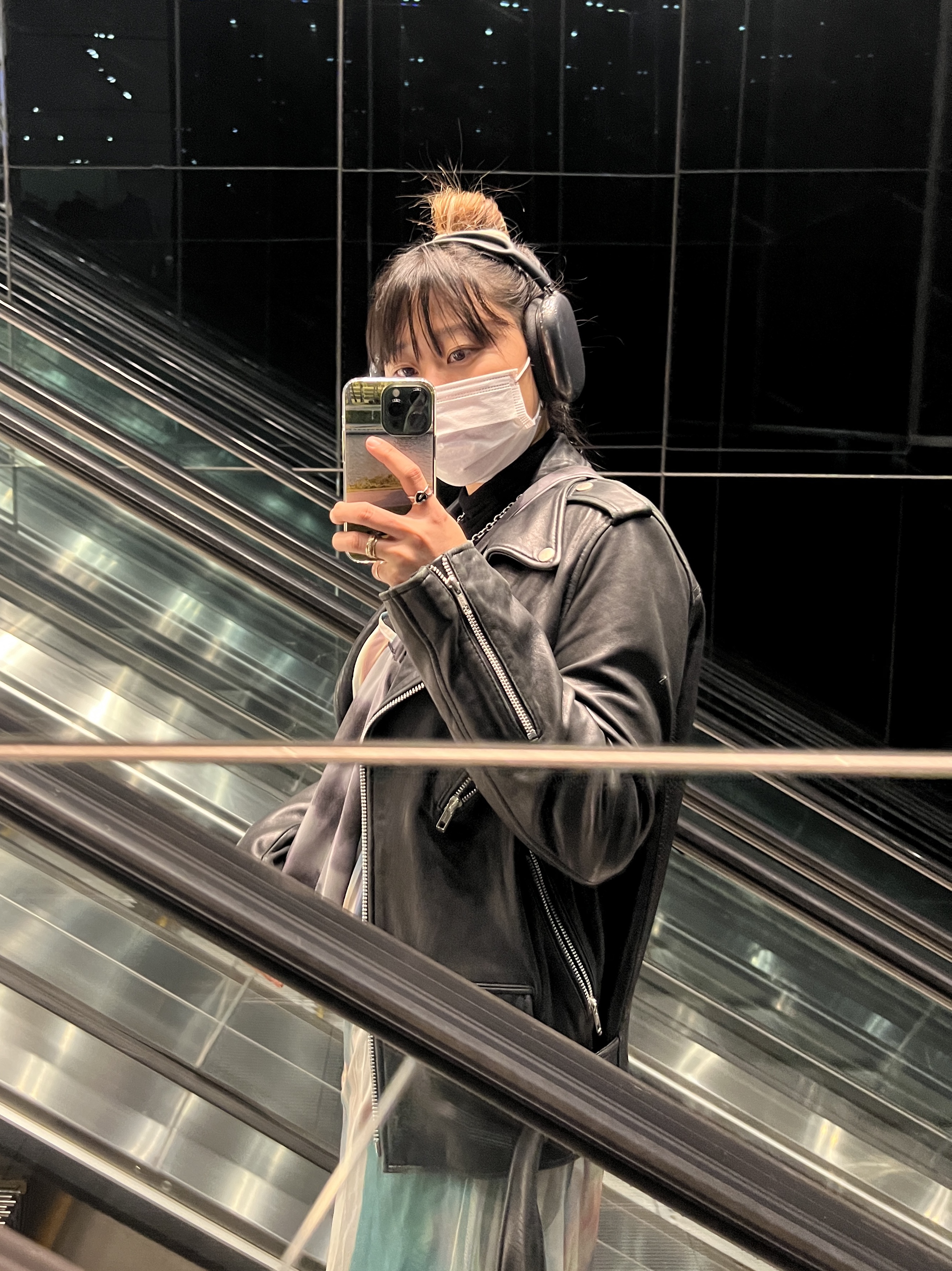 Apple AirPods Max Lightning Space Gray (Korean Ver.) 착용 스타일 - 2