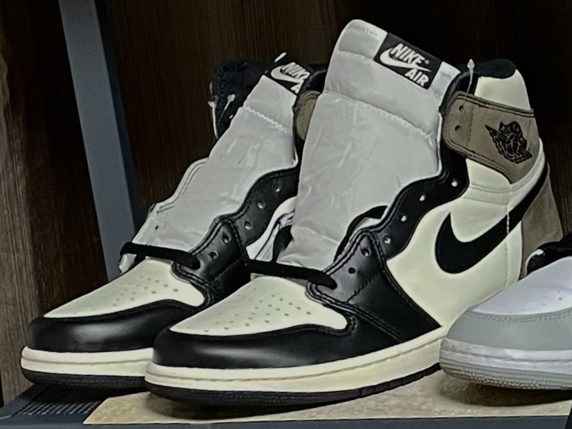 Jordan 1 Retro High OG Black Mocha 착용 스타일 - 1