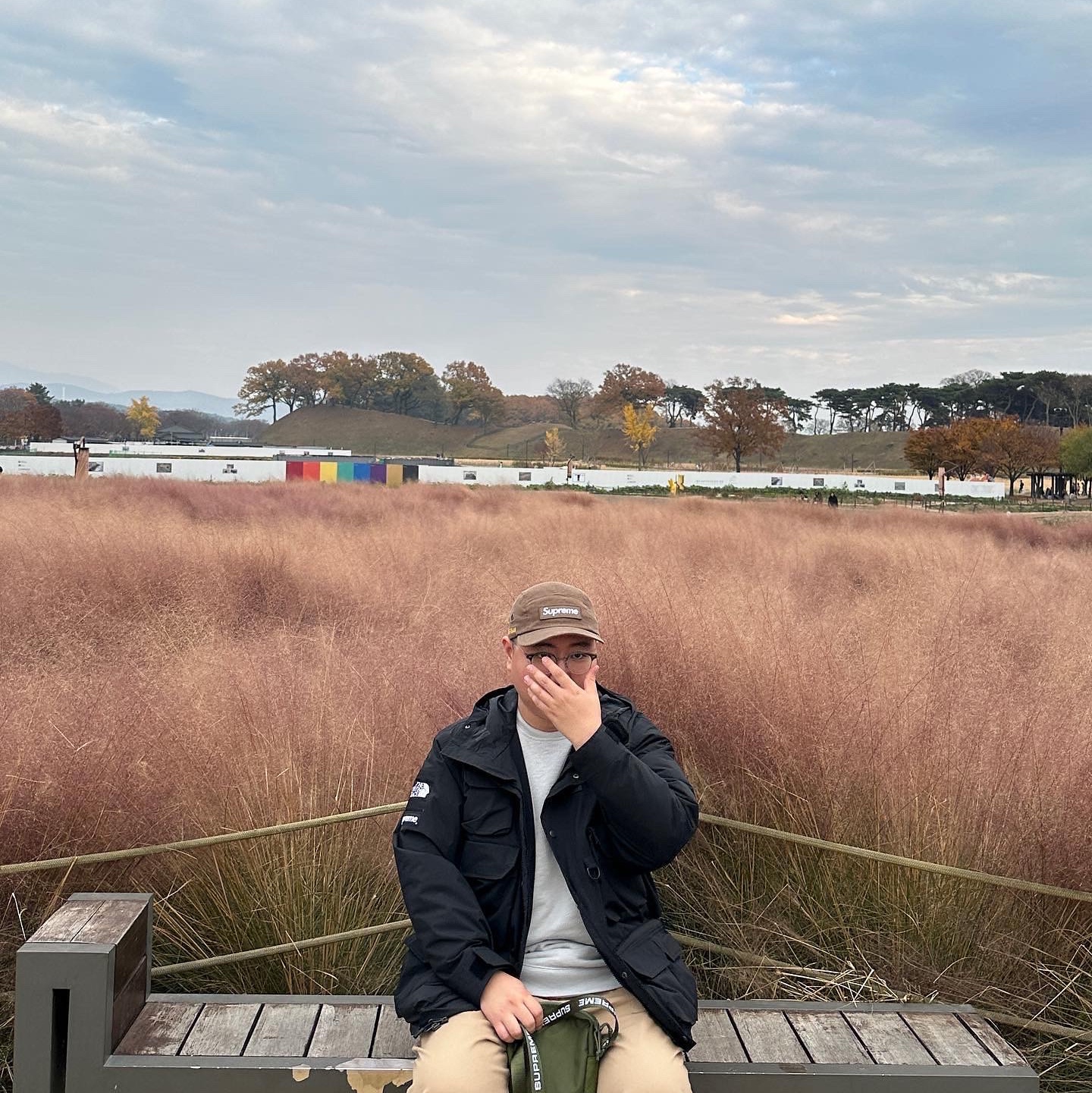Supreme x The North Face Cargo Jacket Black - 20SS, Supreme Military Camp Cap Brown - 22SS 착용 스타일 - 3