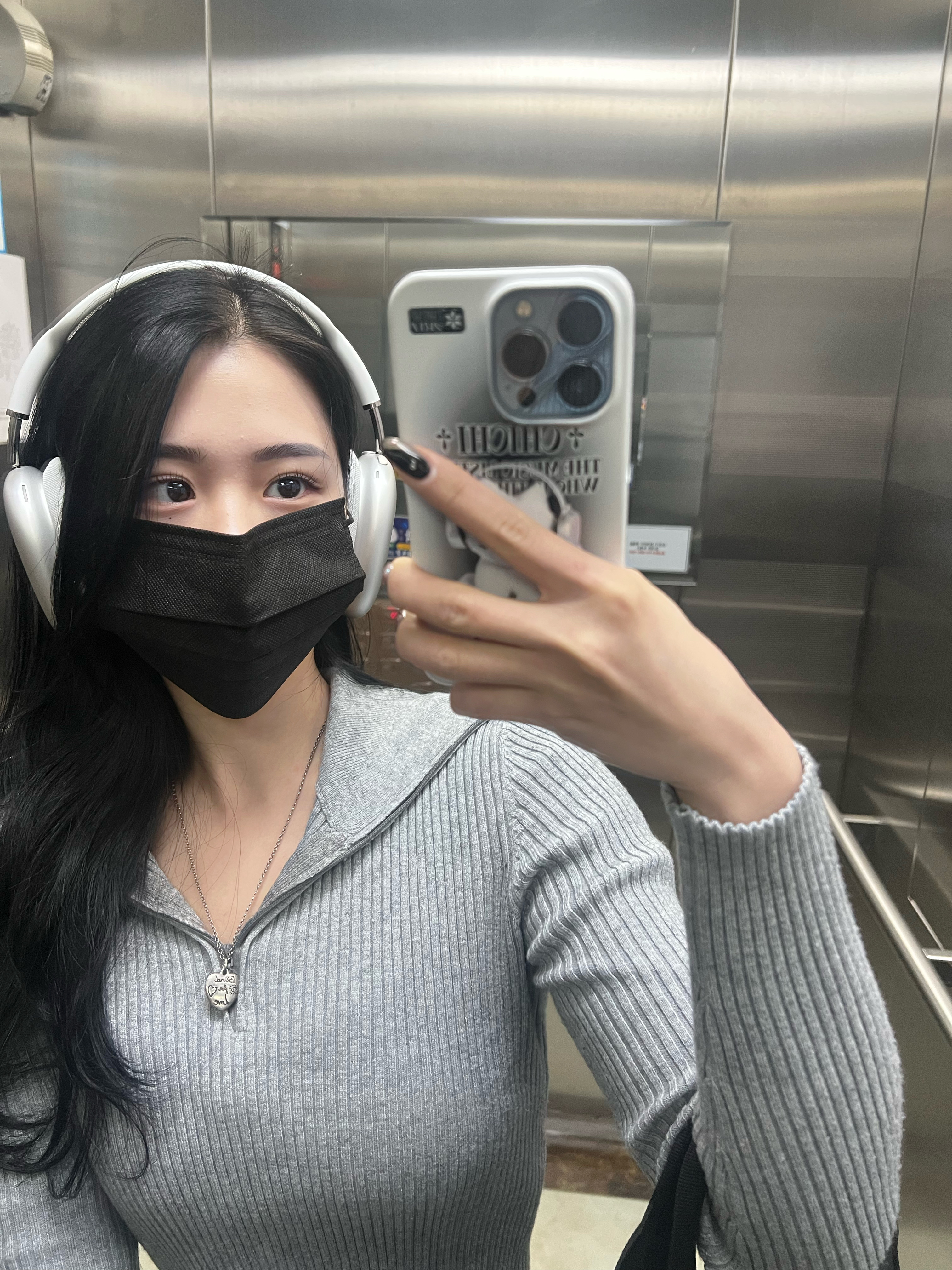 Apple AirPods Max Lightning Silver (Korean Ver.) 착용 스타일 - 2