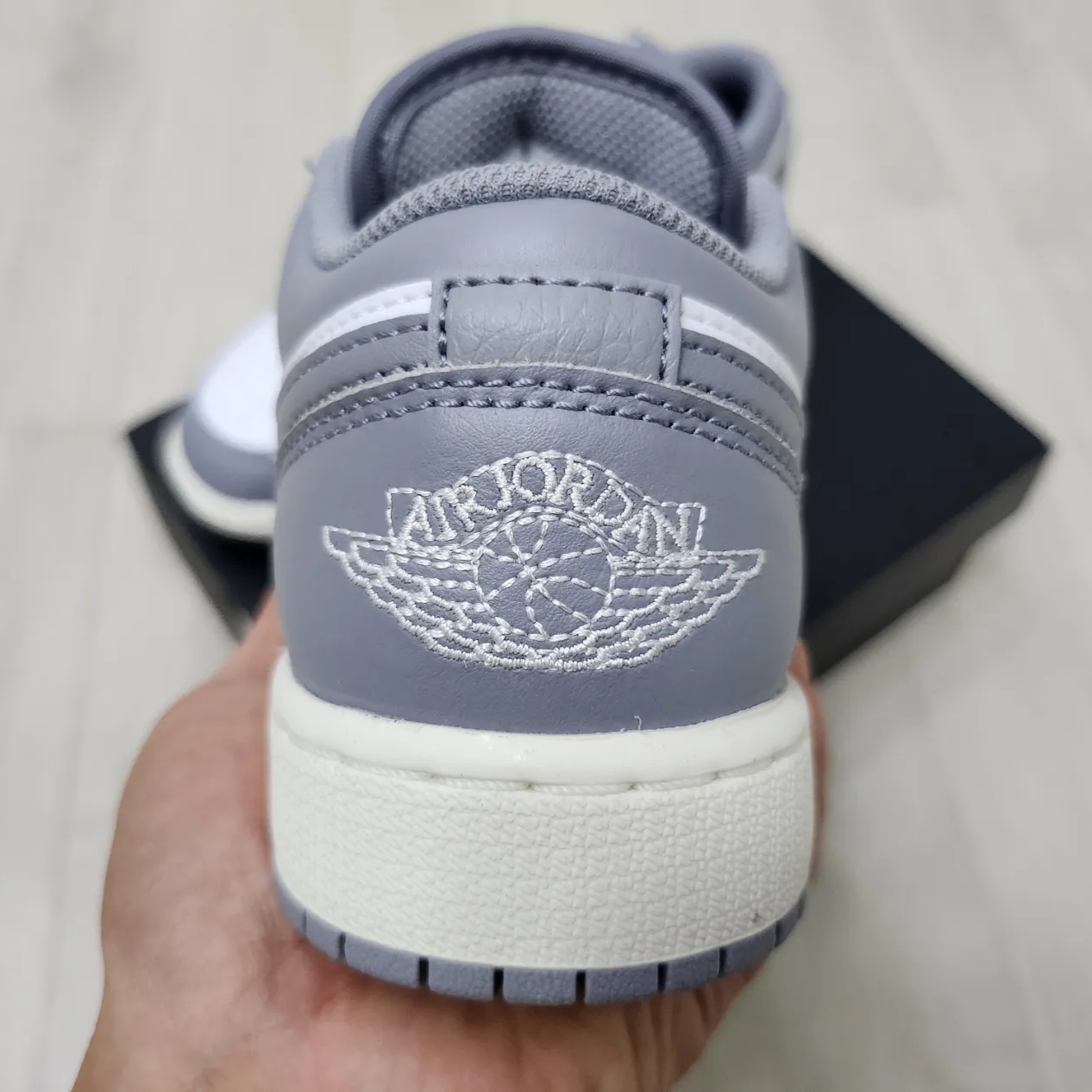(GS) Jordan 1 Low Stealth and White 착용 스타일 - 3