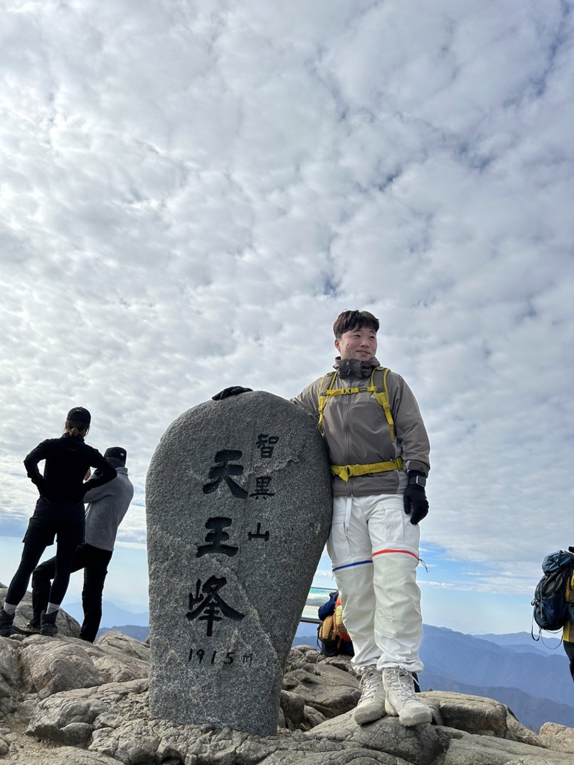 Nike ACG Smith Summit Cargo Pants Light Bone - Asia, Nike ACG Sun Farer Jacket Ironstone - Asia 착용 스타일 - 2