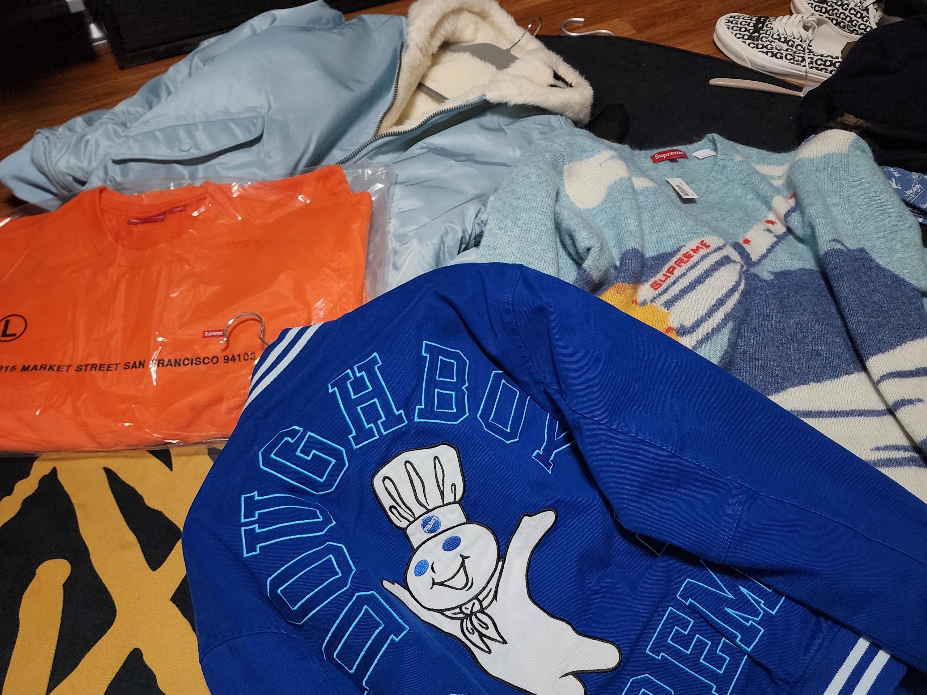 Supreme Mitchell & Ness Doughboy Twill Varsity Jacket Blue - 22FW, Supreme Rocket Sweater Blue - 22FW 착용 스타일 - 1