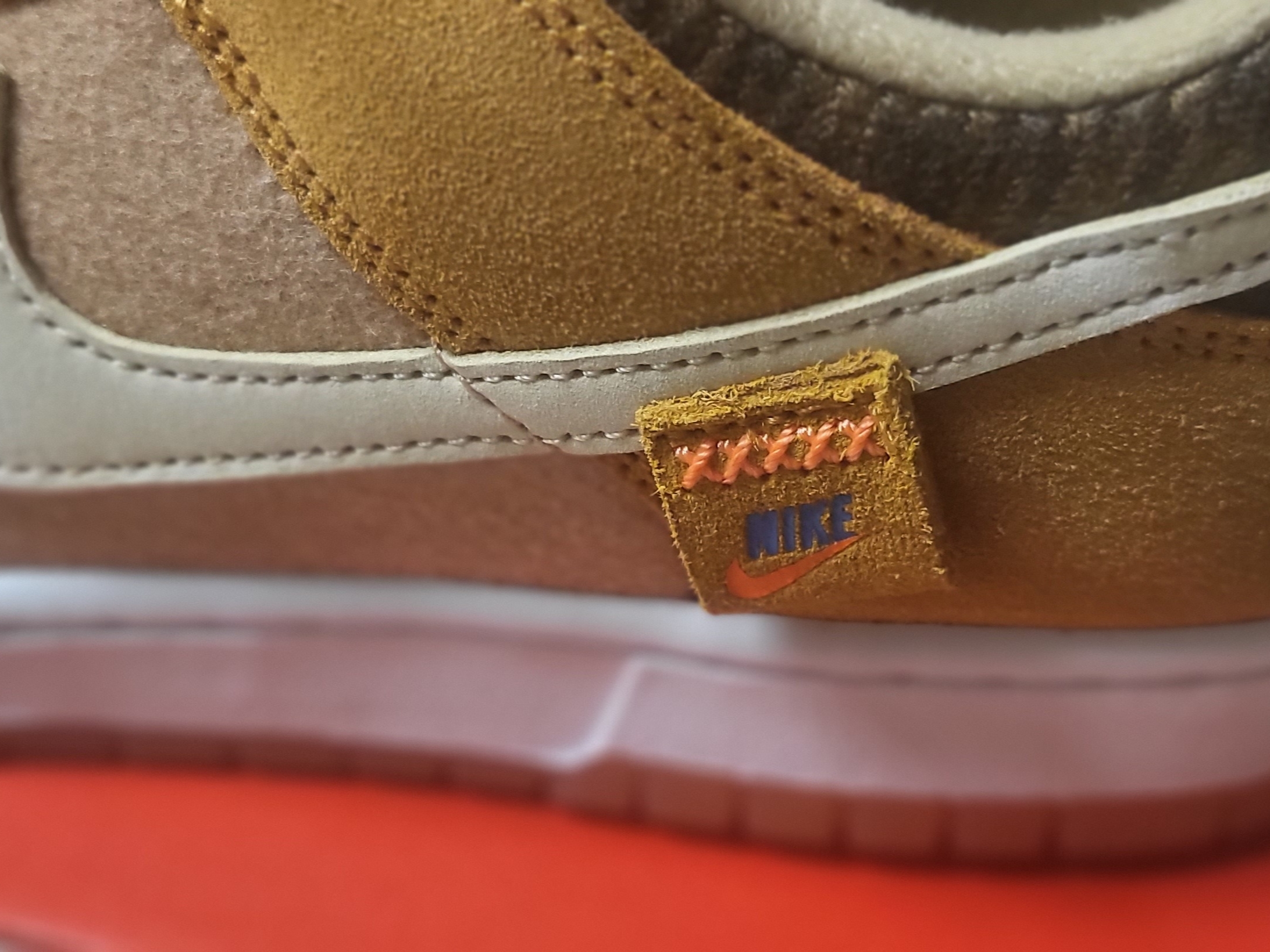 Nike Dunk Low SE Praline Desert Ochre 착용 스타일 - 3