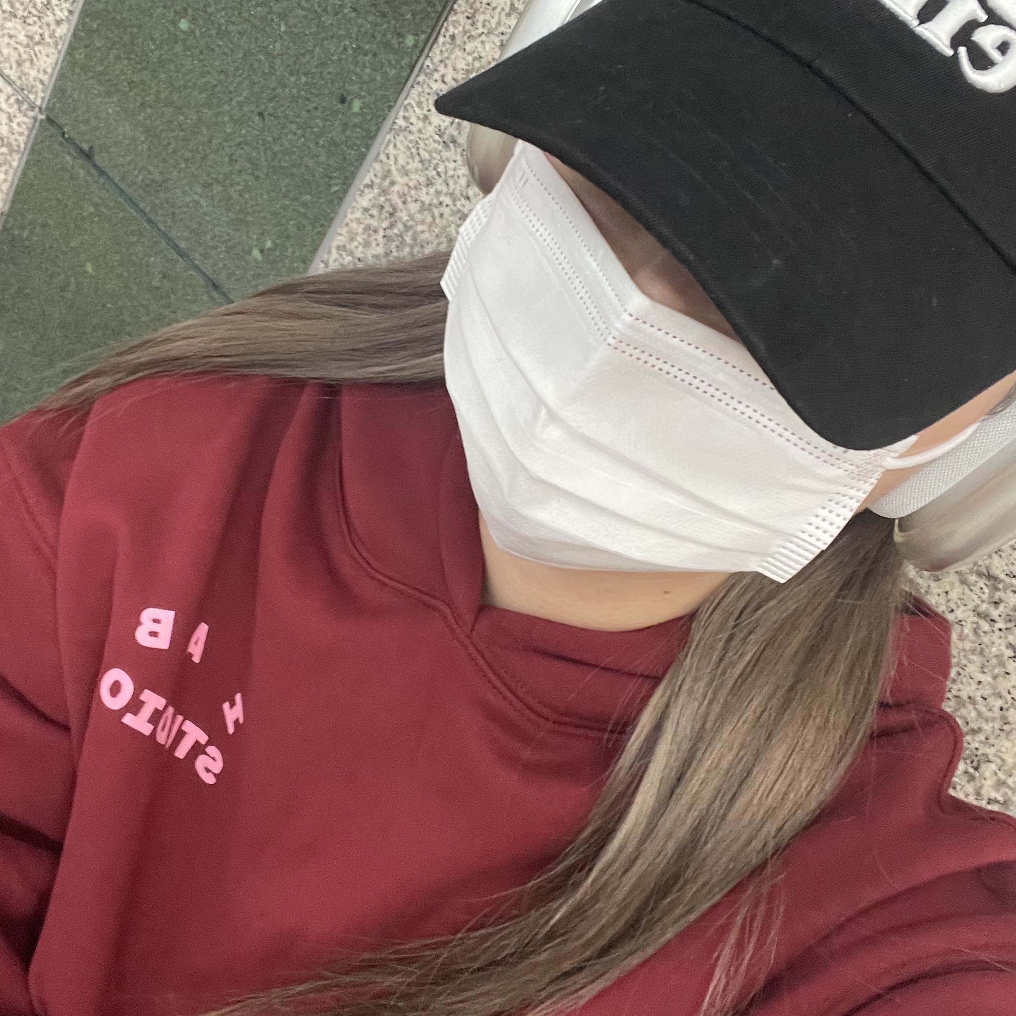 IAB Studio Hoodie Raspberry 착용 스타일