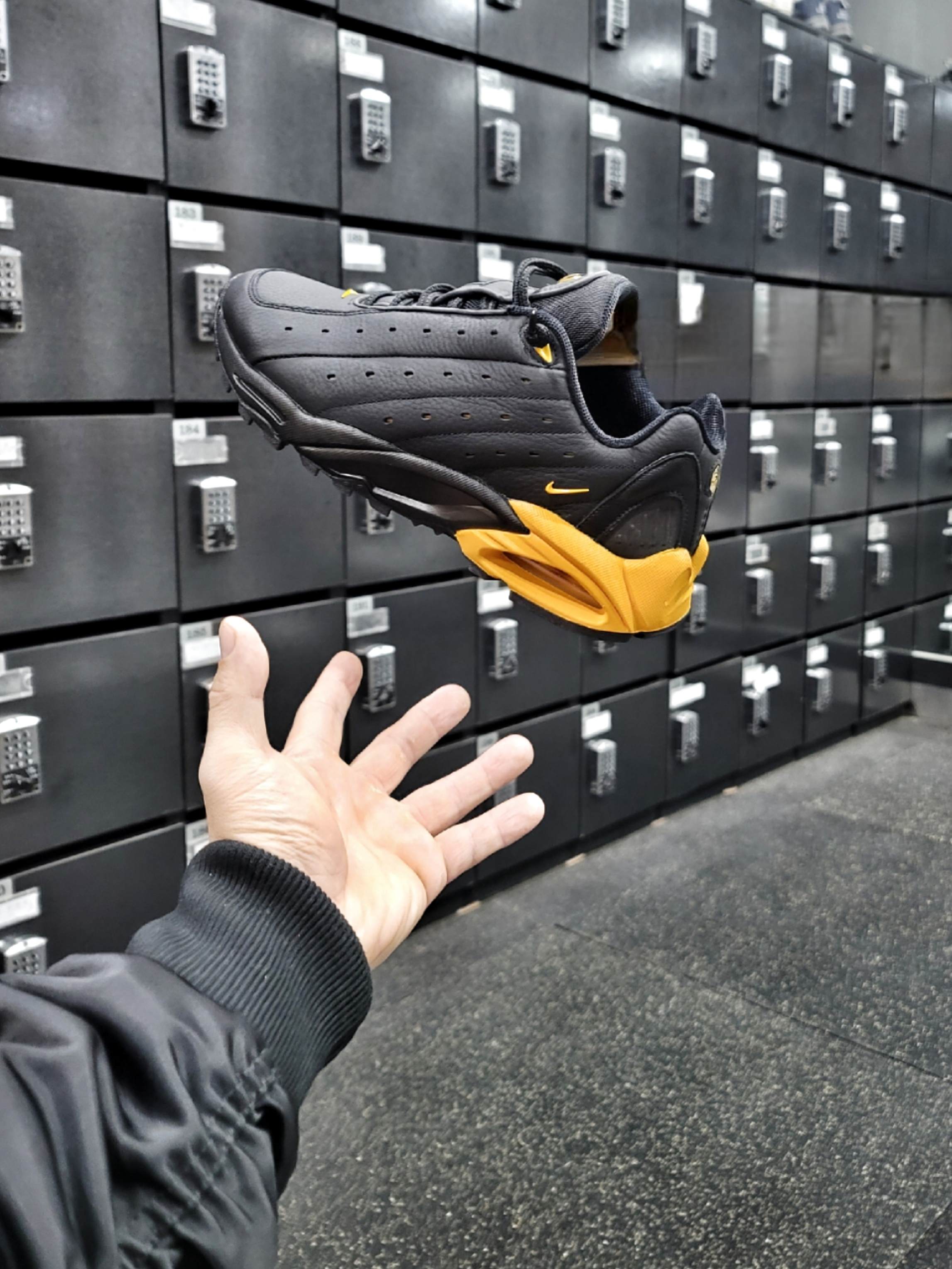 C.P. Company Goggle Back Logo Cap Black - 21SS, Nike NSW Swoosh Therma-Fit Bomber Black - Asia 착용 스타일 - 2