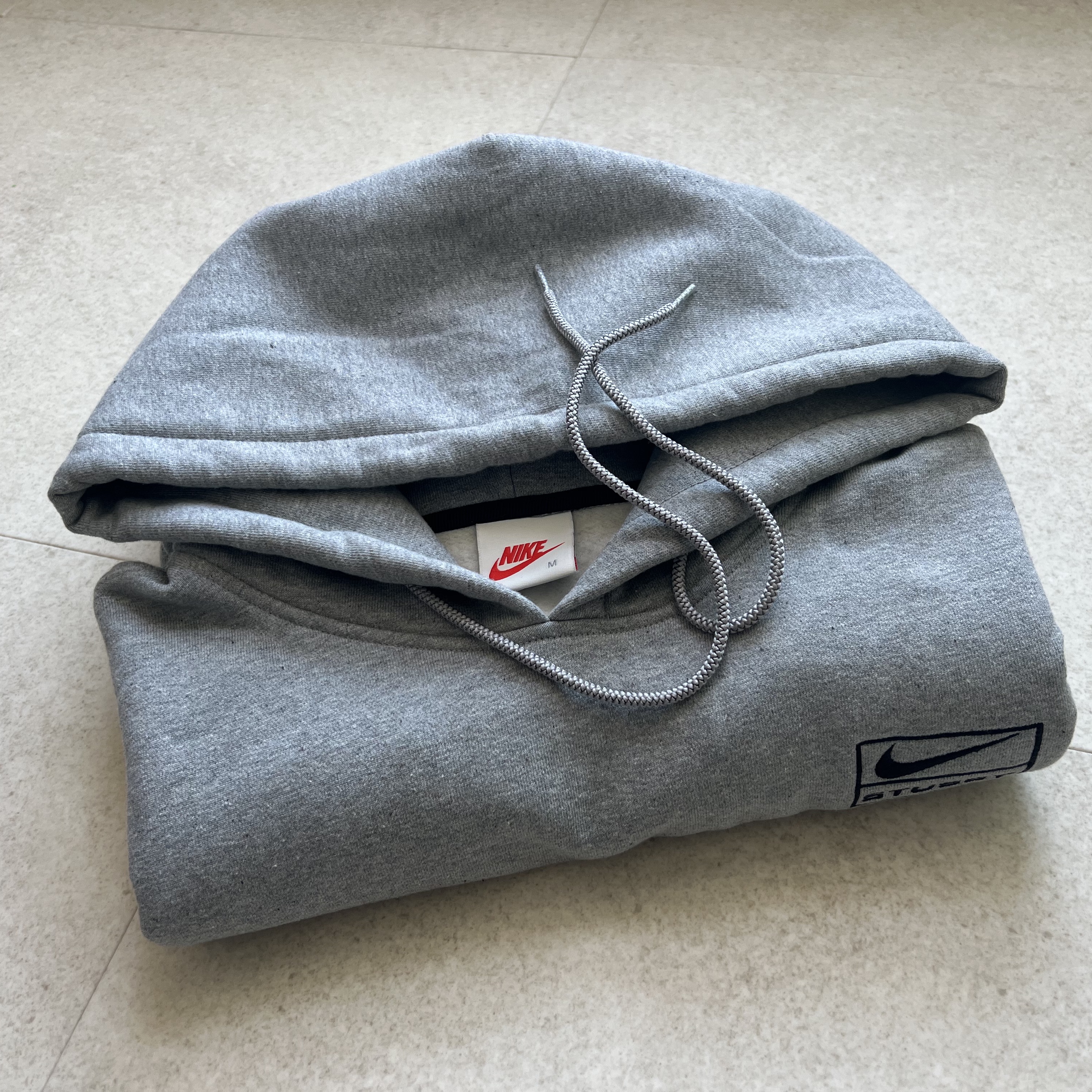 Nike x Stussy NRG RA Pullover Hoodie Dark Grey Heather (DJ9488-063) 착용 스타일