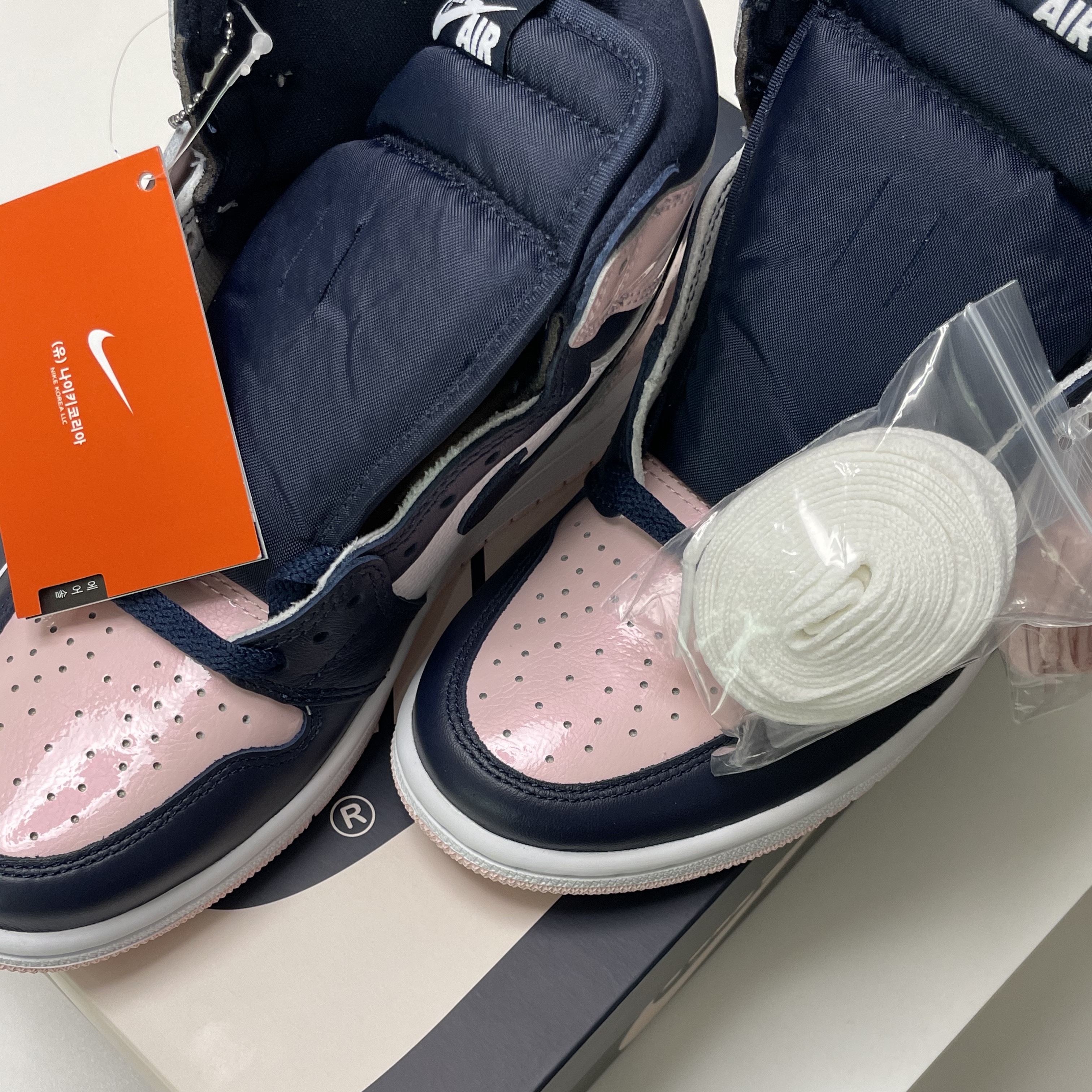 (W) Jordan 1 Retro High OG Atmosphere 착용 스타일 - 2