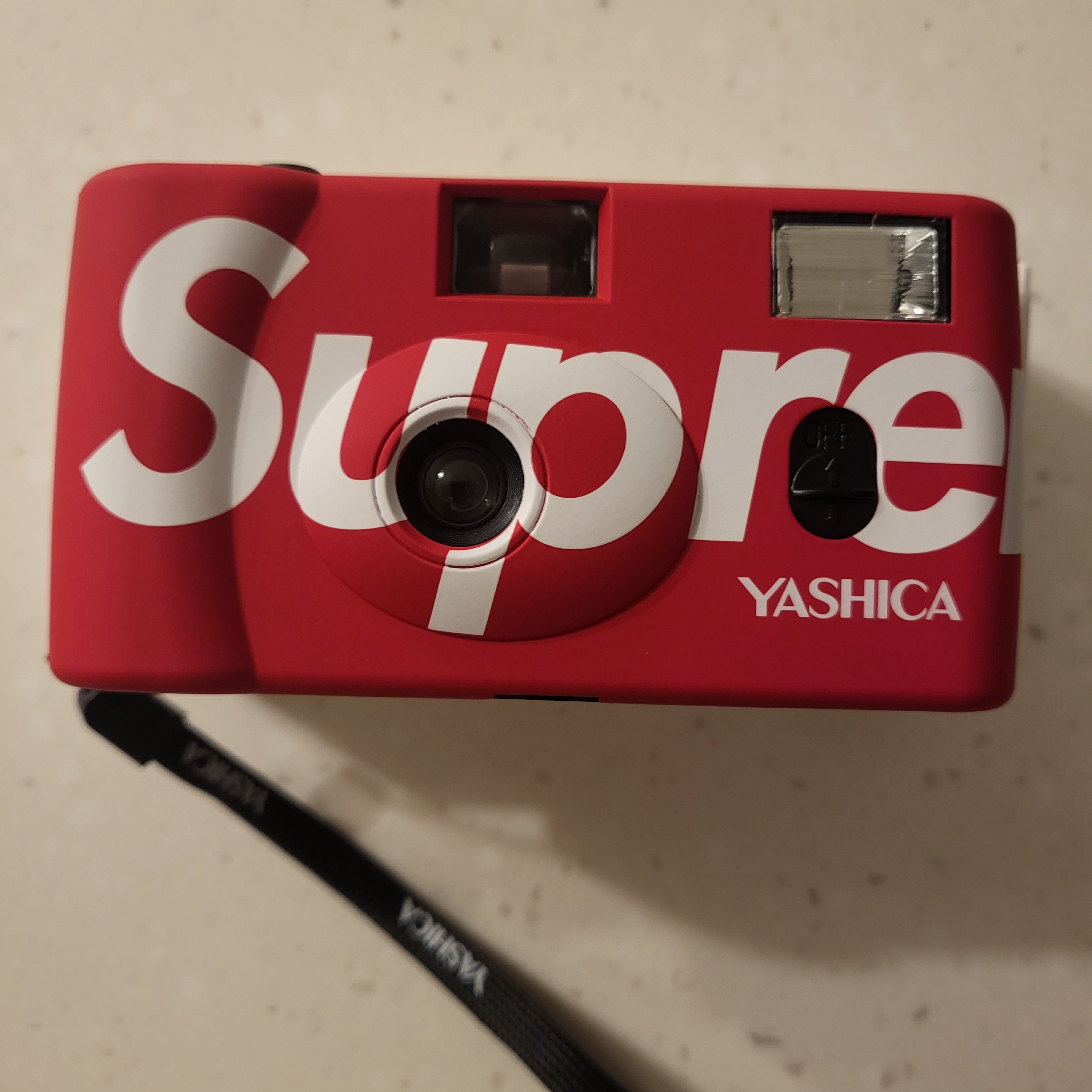Supreme Yashica MF-1 Camera Red - 21SS 착용 스타일