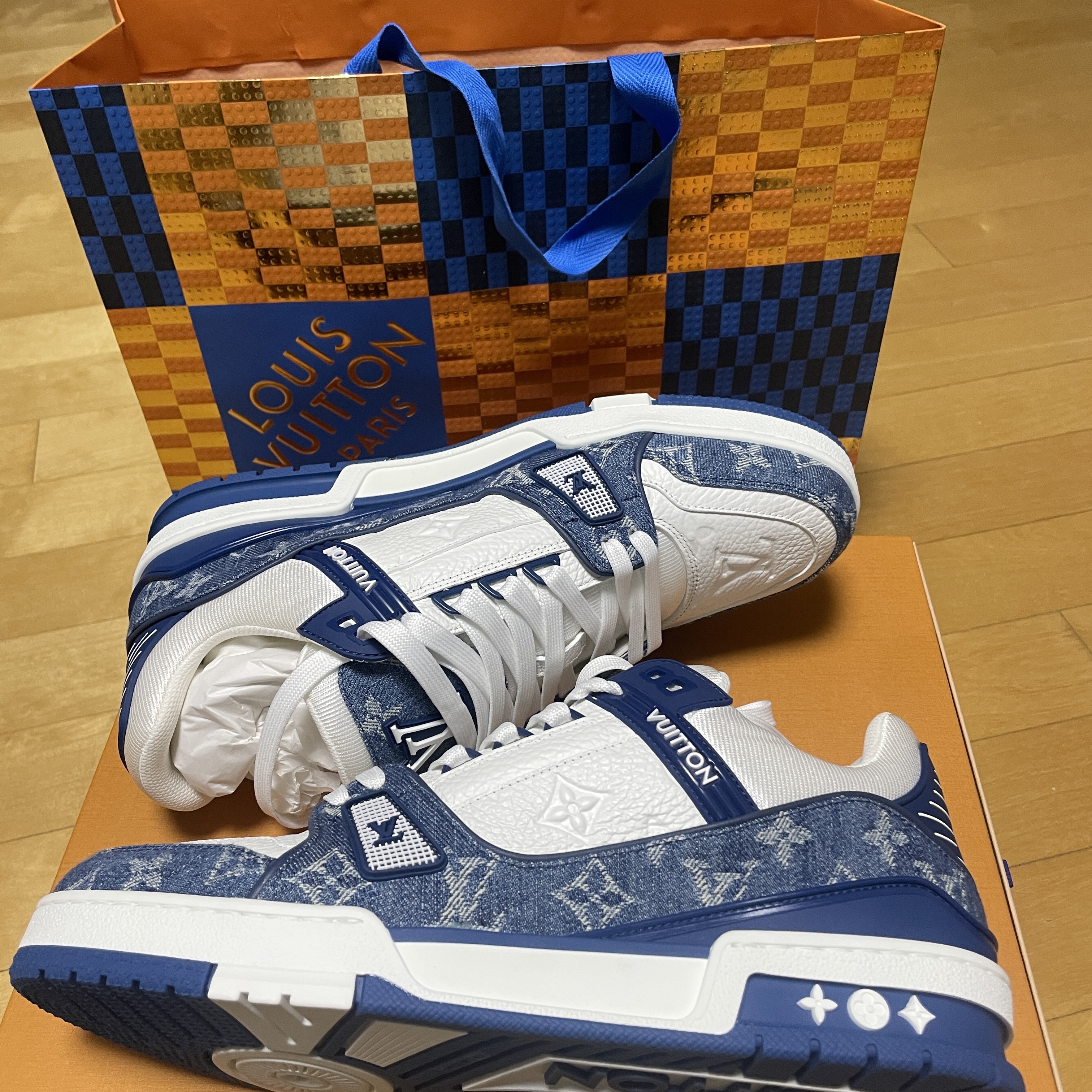 Louis Vuitton LV Trainer Sneakers Monogram Denim Blue 착용 스타일 - 3