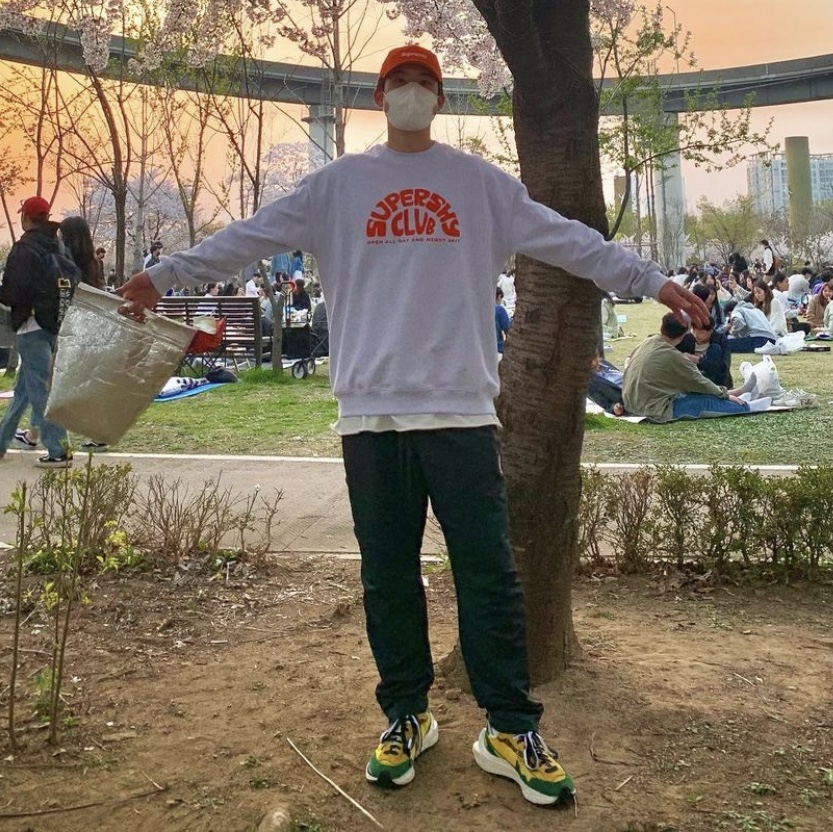 Nike x Sacai VaporWaffle Tour Yellow & Gorge Green Sail, Nike x Fear of God Warm Up Pants Off Noir 착용 스타일