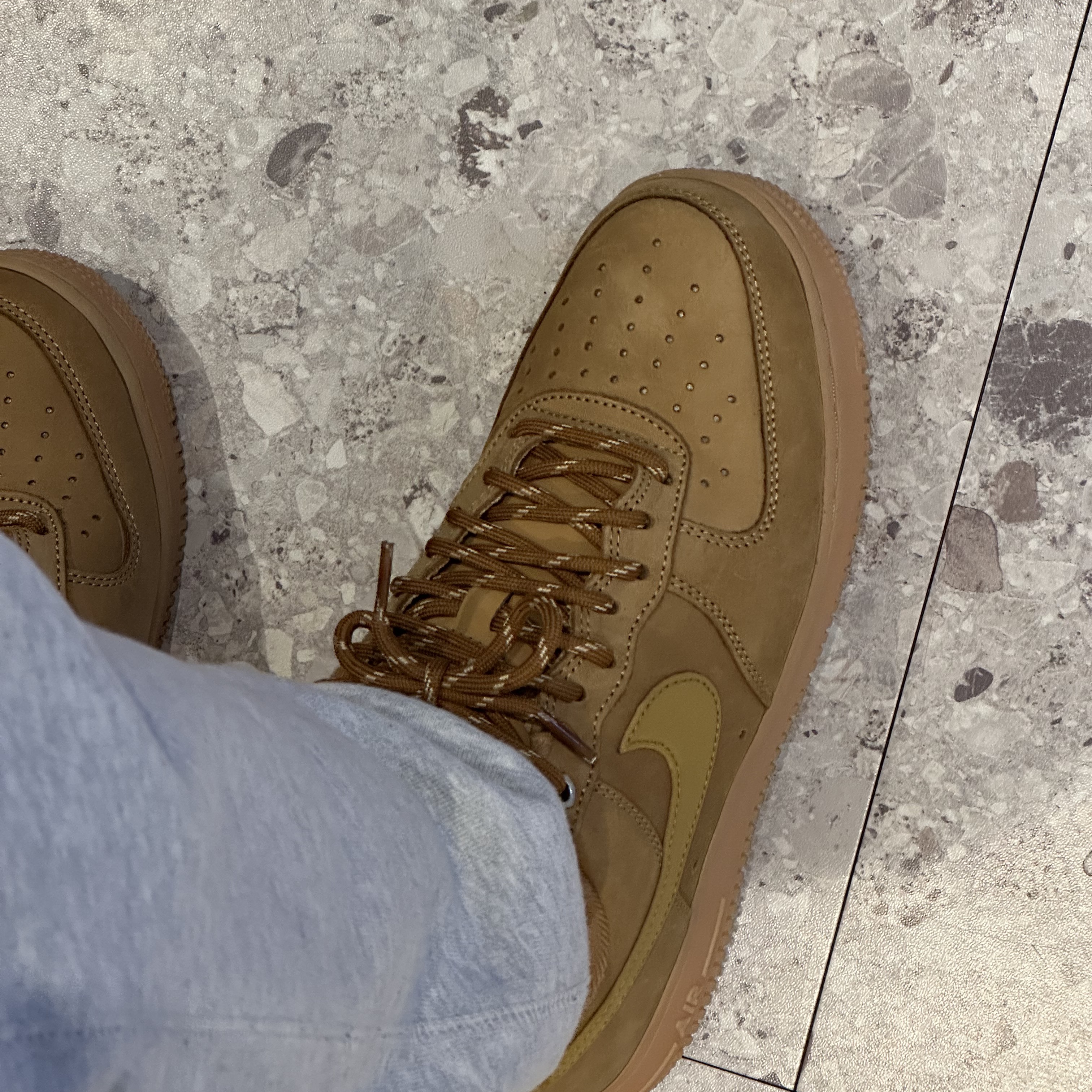 Nike Air Force 1 '07 WB Flax 착용 스타일 - 2