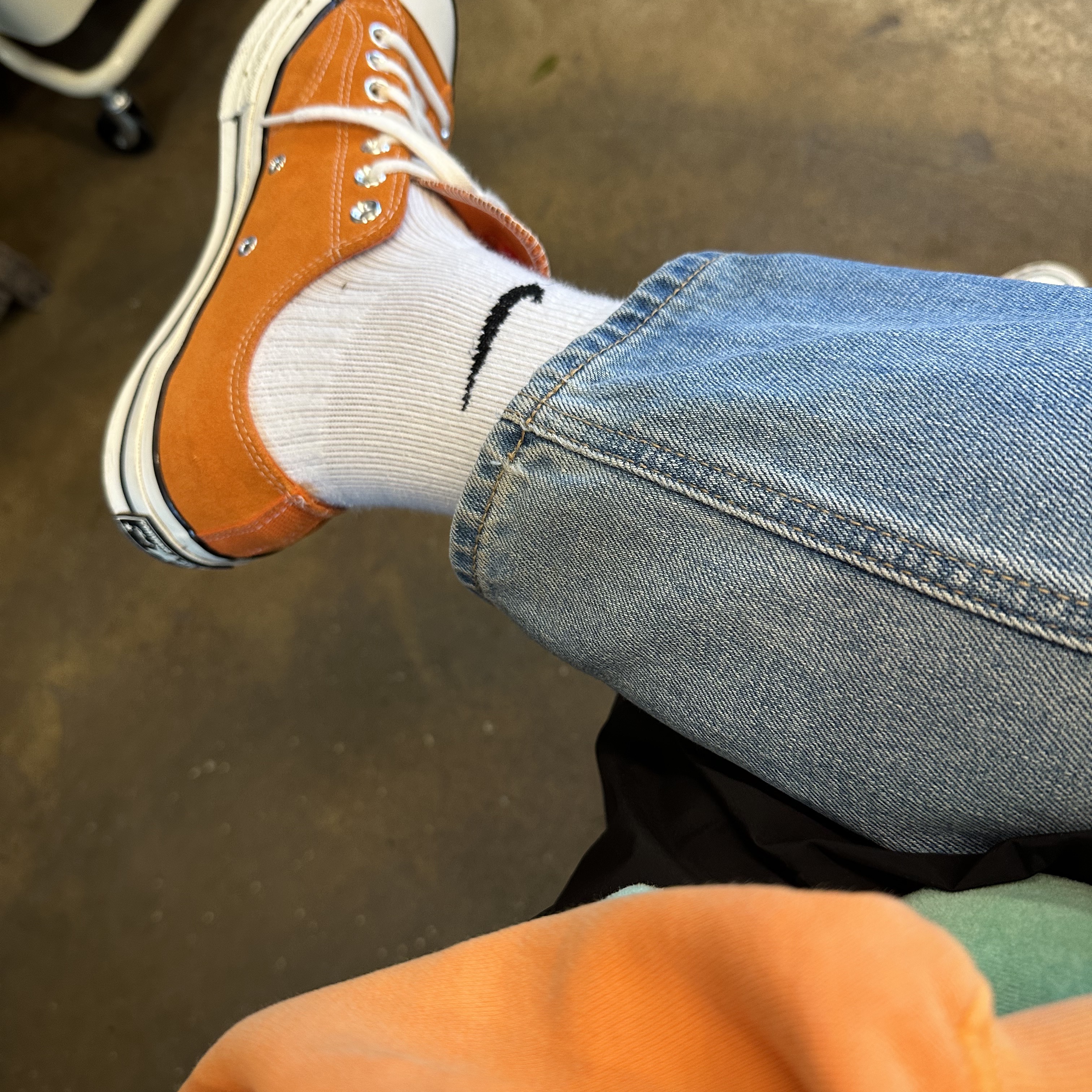 IAB Studio Pigment Hoodie & Sack Salmon 착용 스타일