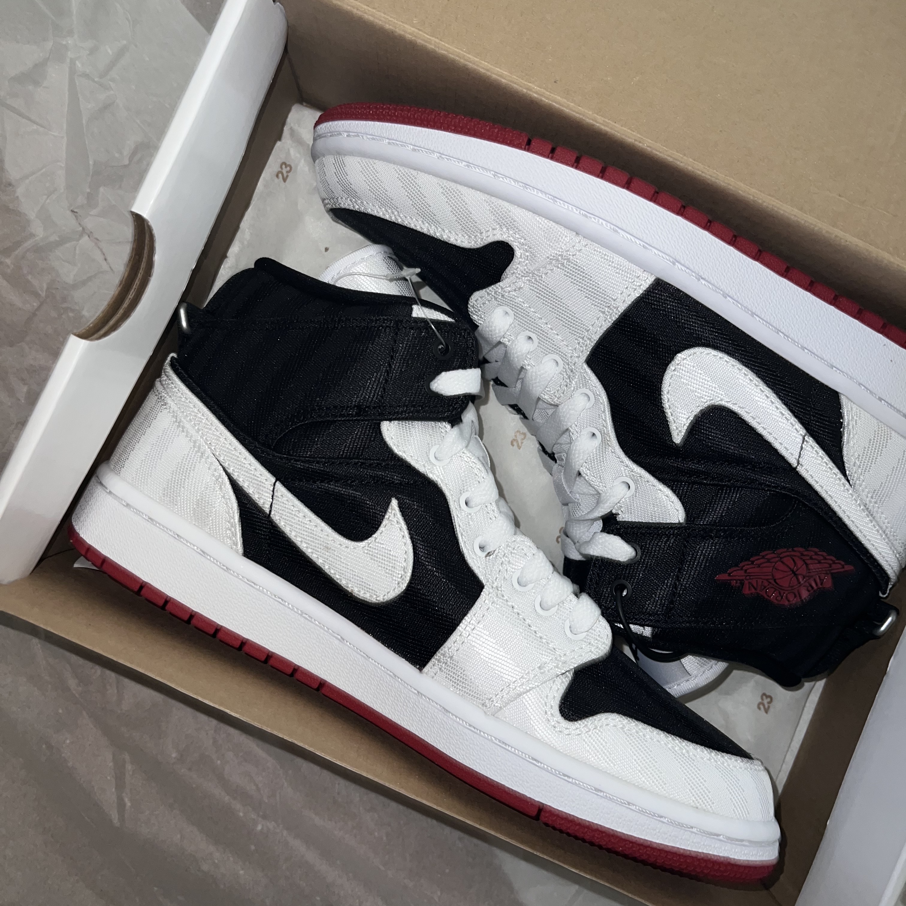 (W) Jordan 1 Mid SE Utility Panda 착용 스타일