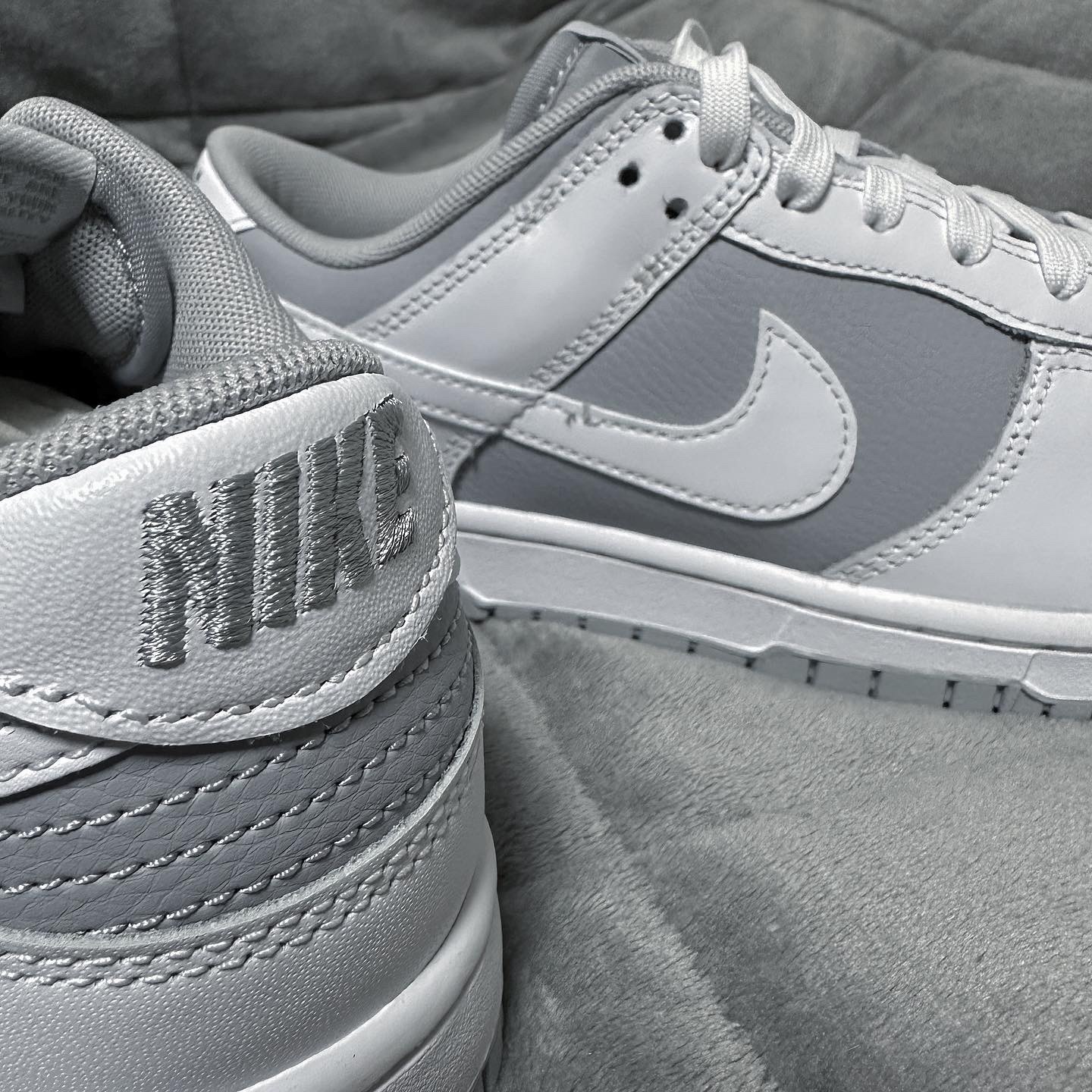 Nike Dunk Low Retro White Neutral Grey 착용 스타일 - 2