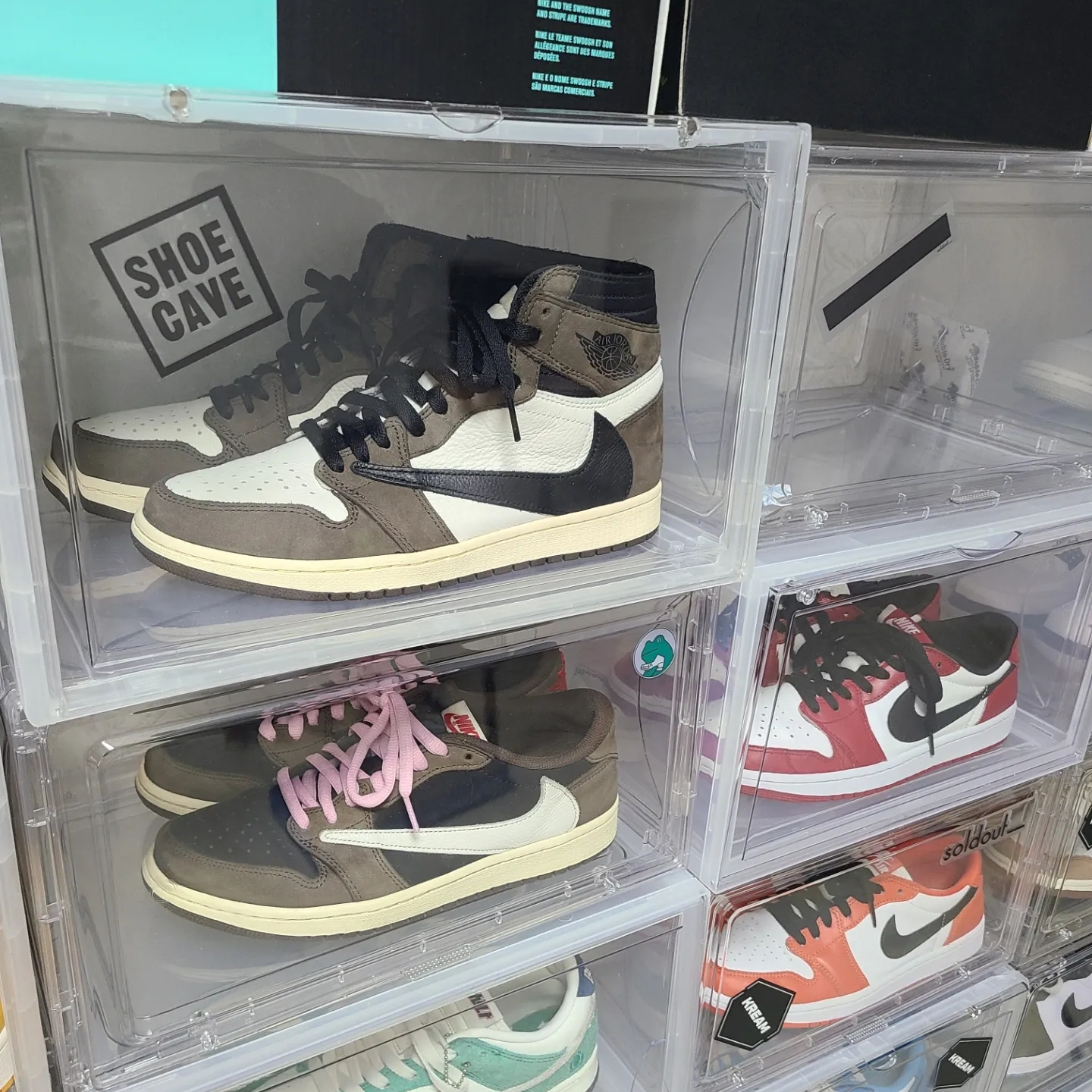 Jordan 1 x Travis Scott Retro High OG SP Mocha 착용 스타일 - 3