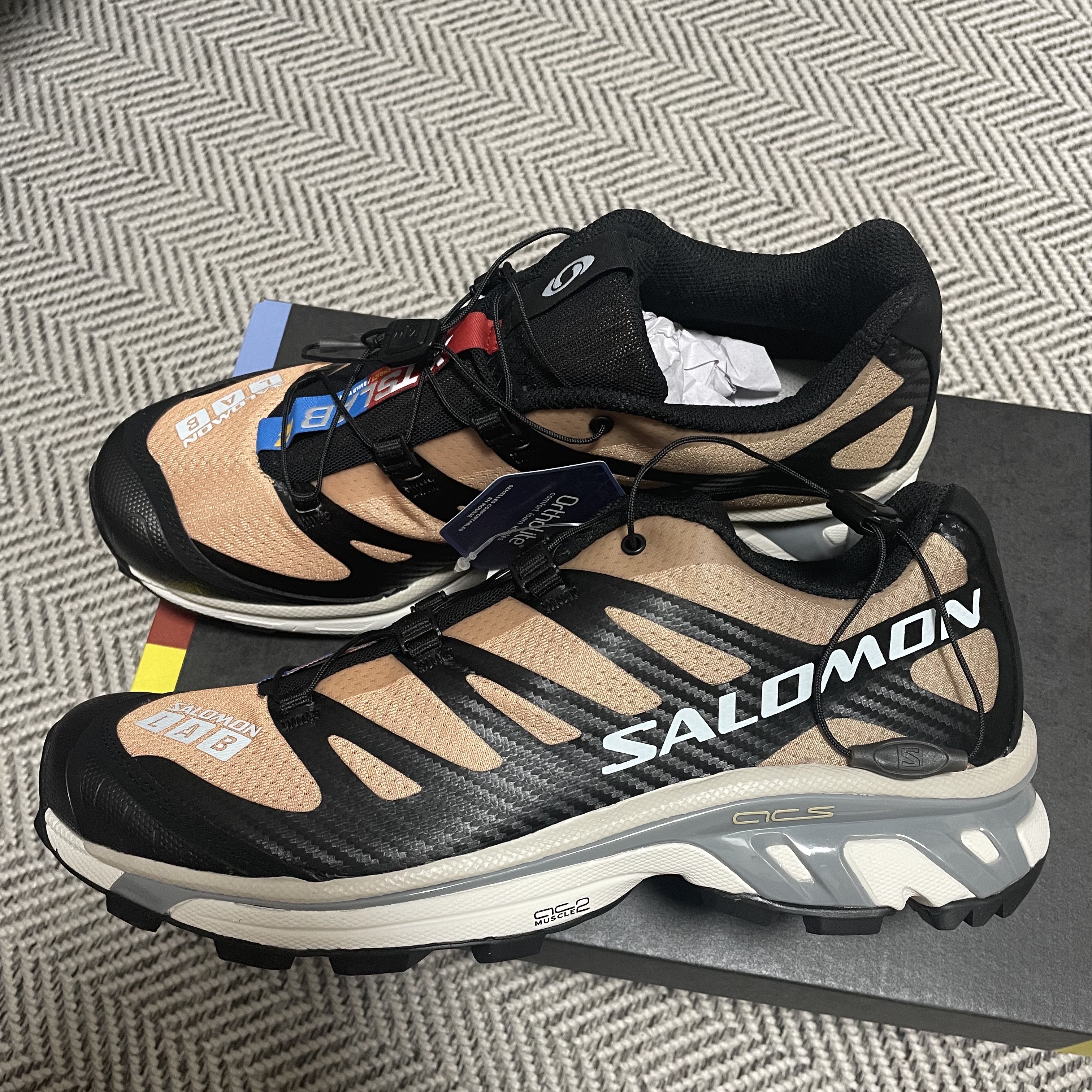 Salomon XT-4 Tobacco Brown 착용 스타일