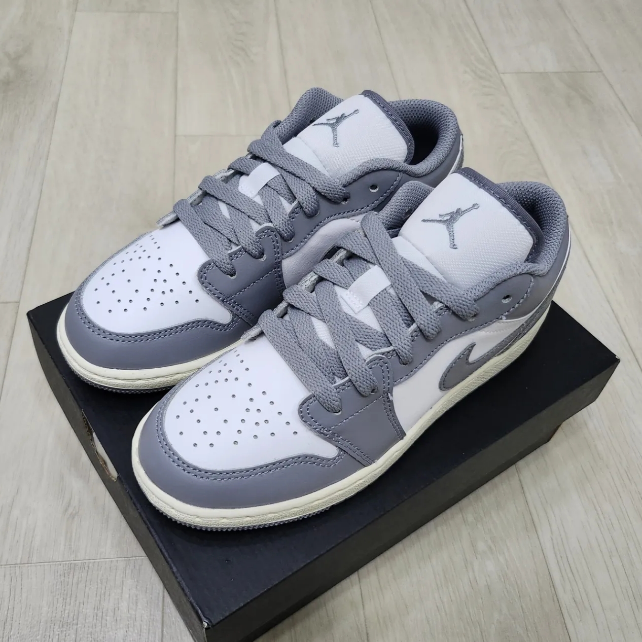 (GS) Jordan 1 Low Stealth and White 착용 스타일 - 2