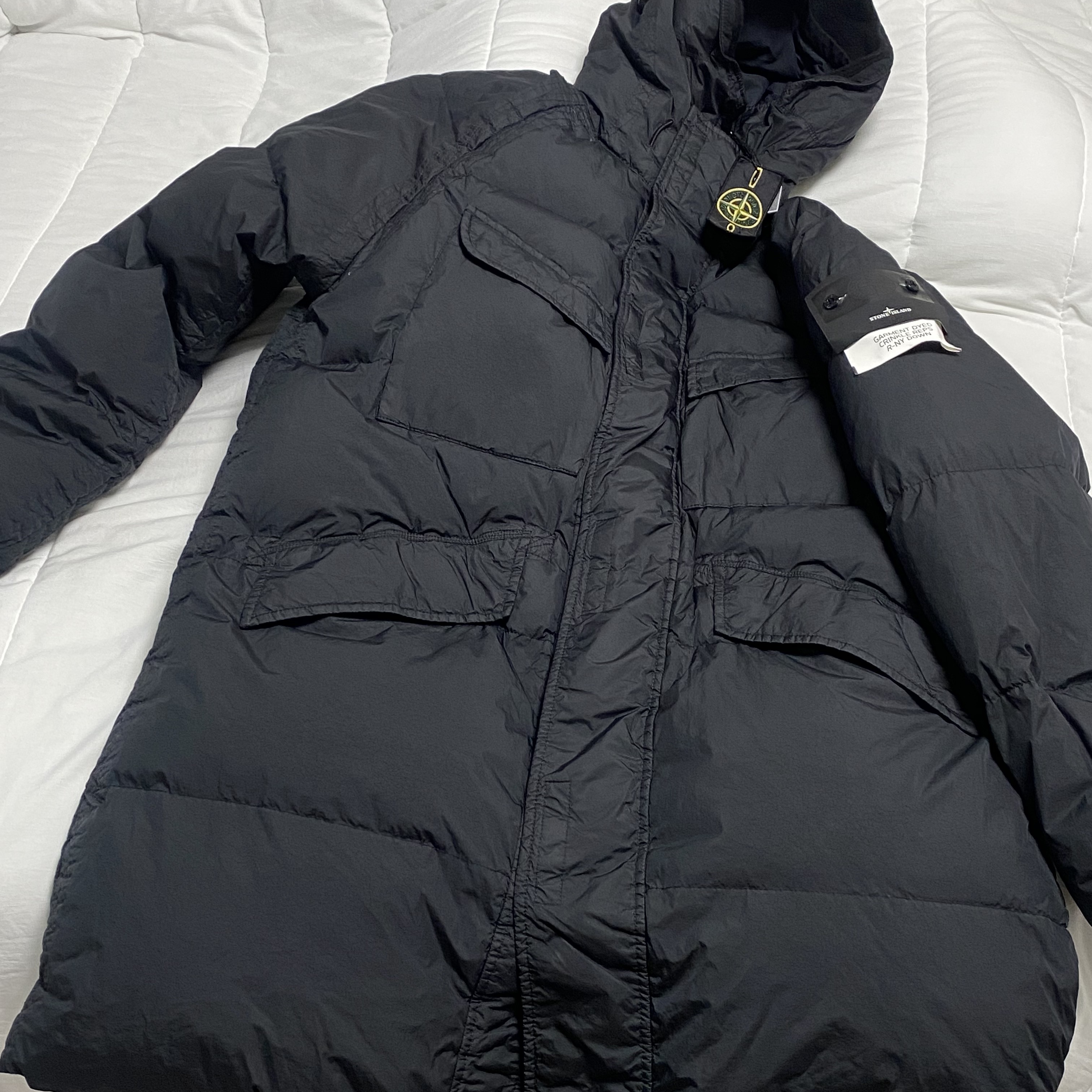 Stone Island 70123 Crinkle Reps Hooded Long Down Jacket Black - 22FW 착용 스타일