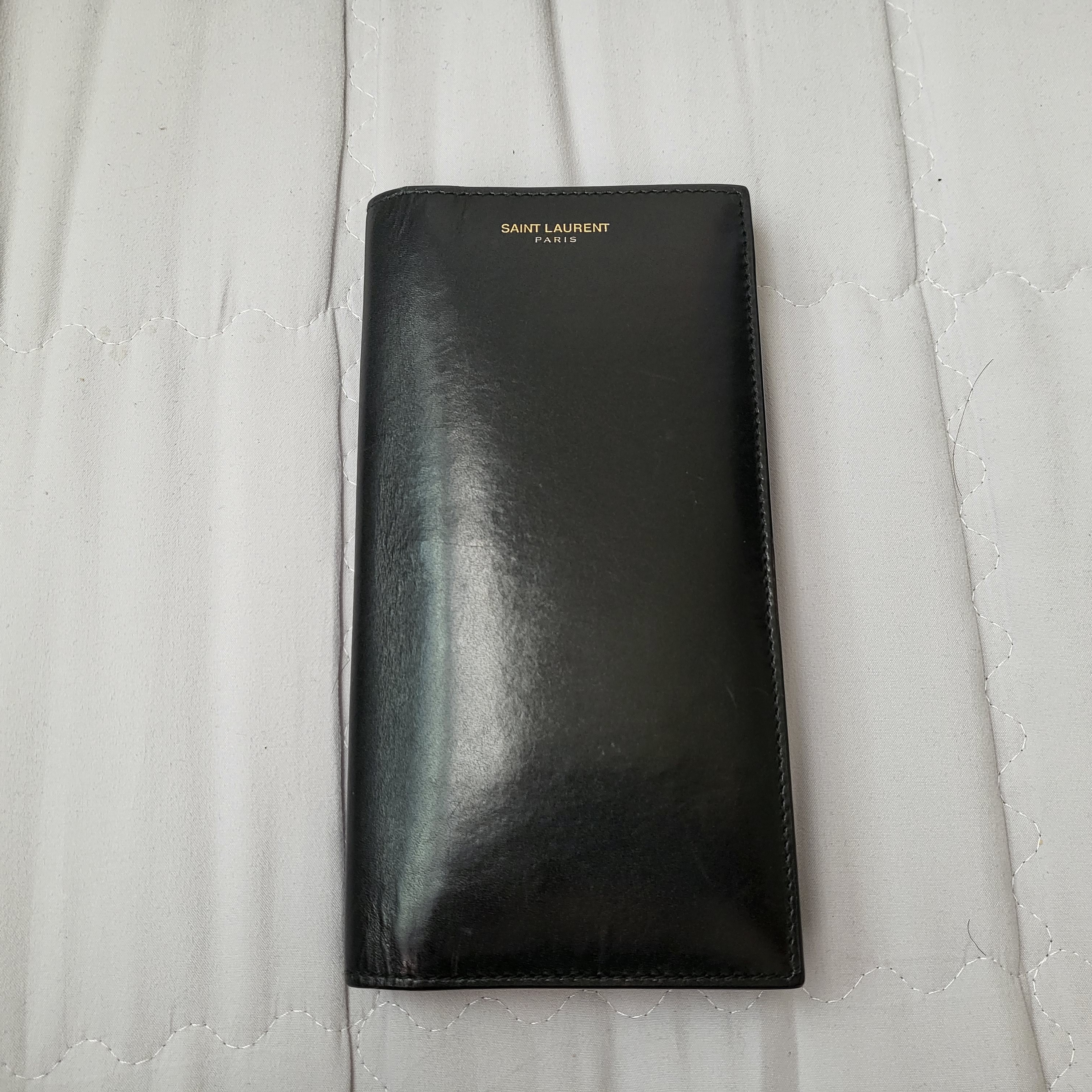Saint Laurent Continental Wallet in Grain de Poudre Embossed Leather Black 착용 스타일 - 1