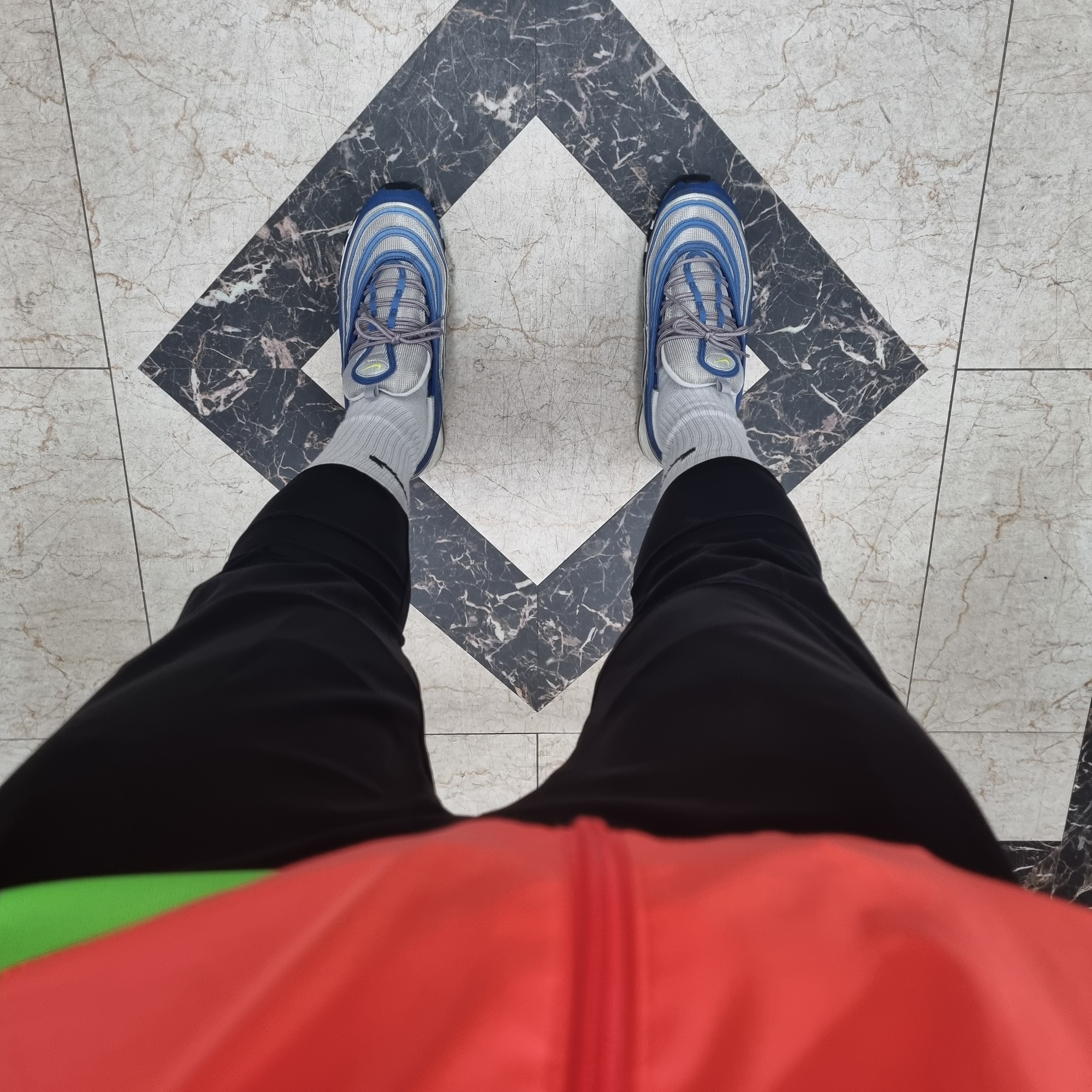 Nike Air Max 97 OG Royal Neon 착용 스타일