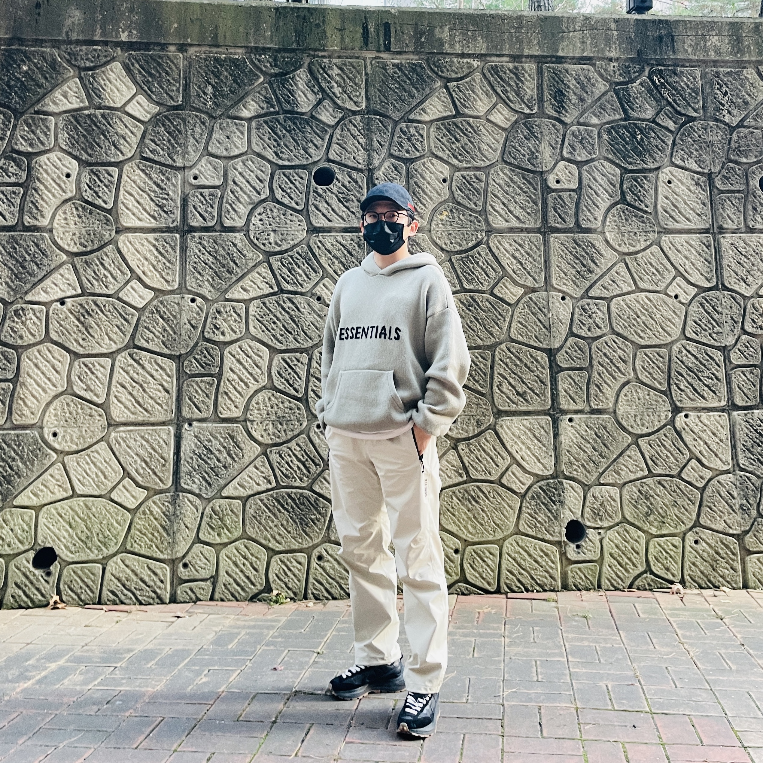 Nike x Sacai VaporWaffle Black and Gum, Essentials Knit Pullover Hoodie Pistachio - 21FW 착용 스타일