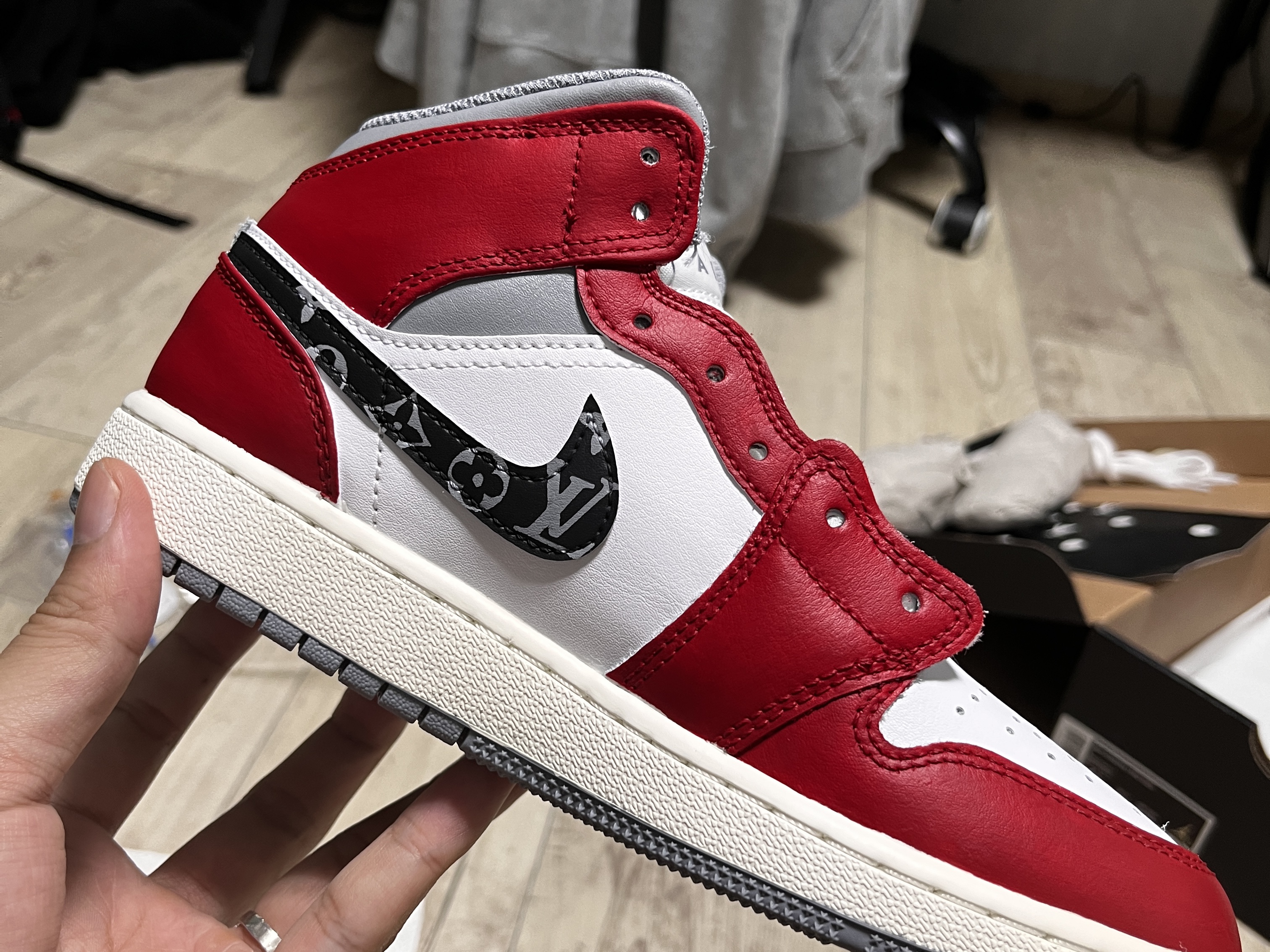 Jordan 1 Mid White Stealth 착용 스타일 - 4