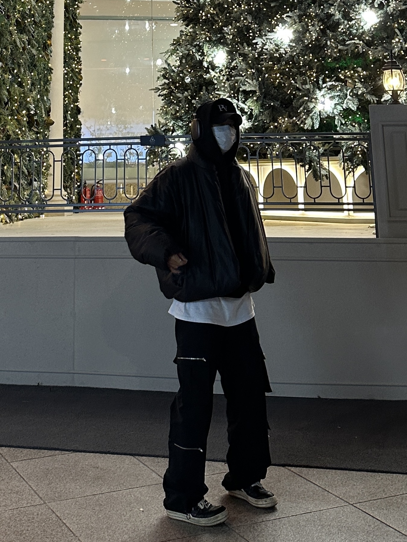 Yeezy Gap Round Jacket Black, Apple AirPods Max Lightning Space Gray (Korean Ver.) 착용 스타일