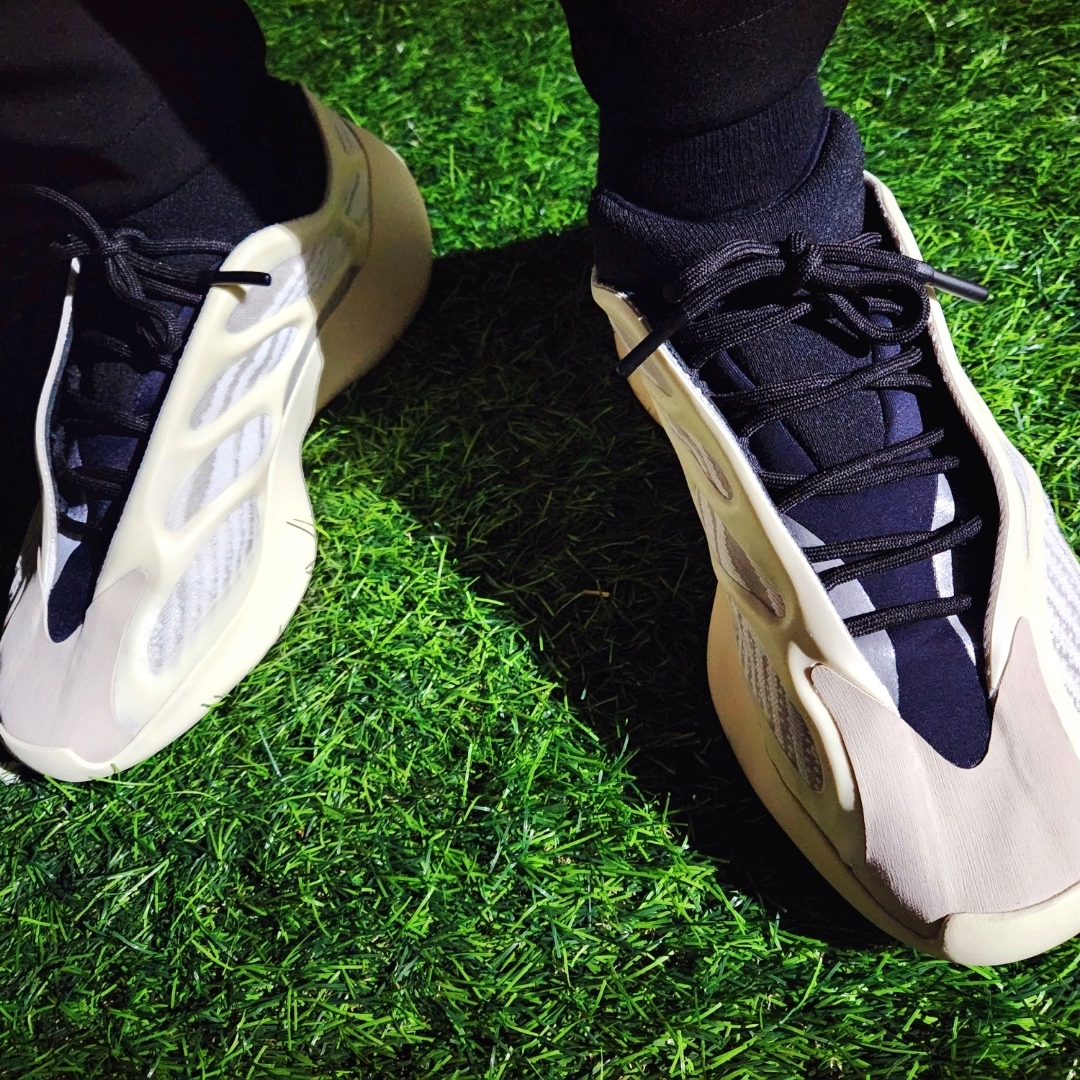 Yeezy Gap Engineered By Balenciaga Flame Cap Black, Adidas Yeezy 700 V3 Azael 2022/2023 착용 스타일 - 4