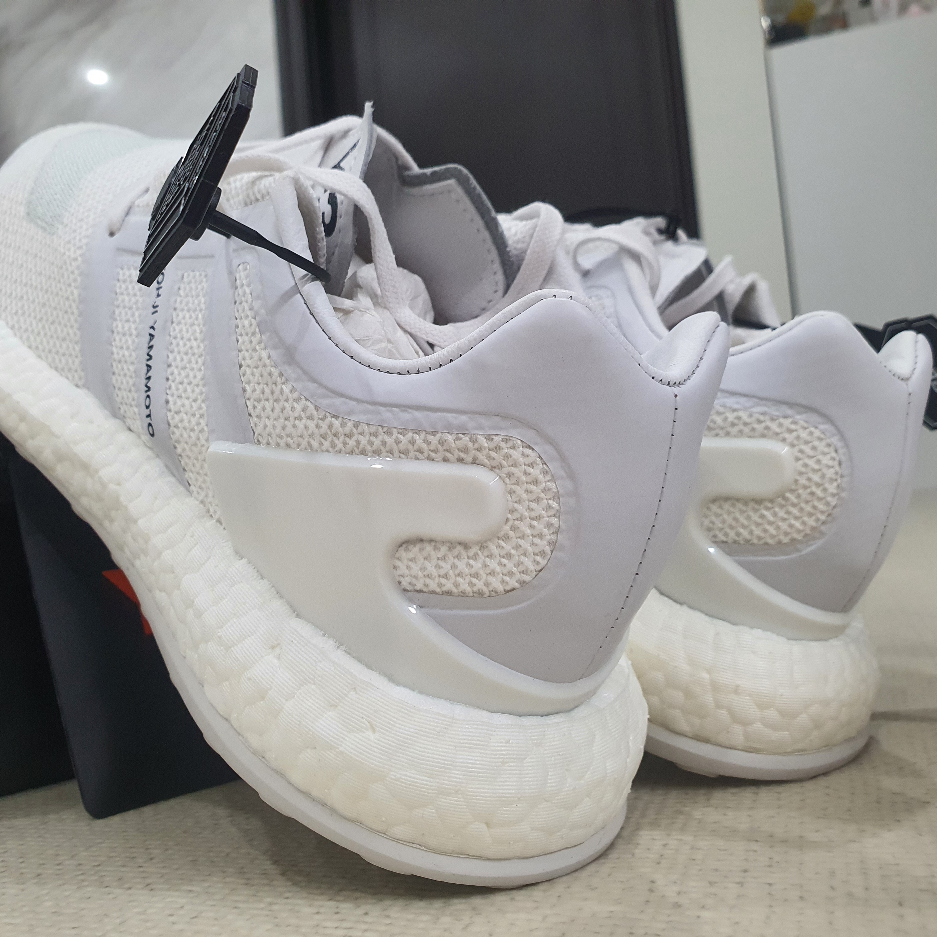 Y-3 Pureboost Triple White 착용 스타일 - 2