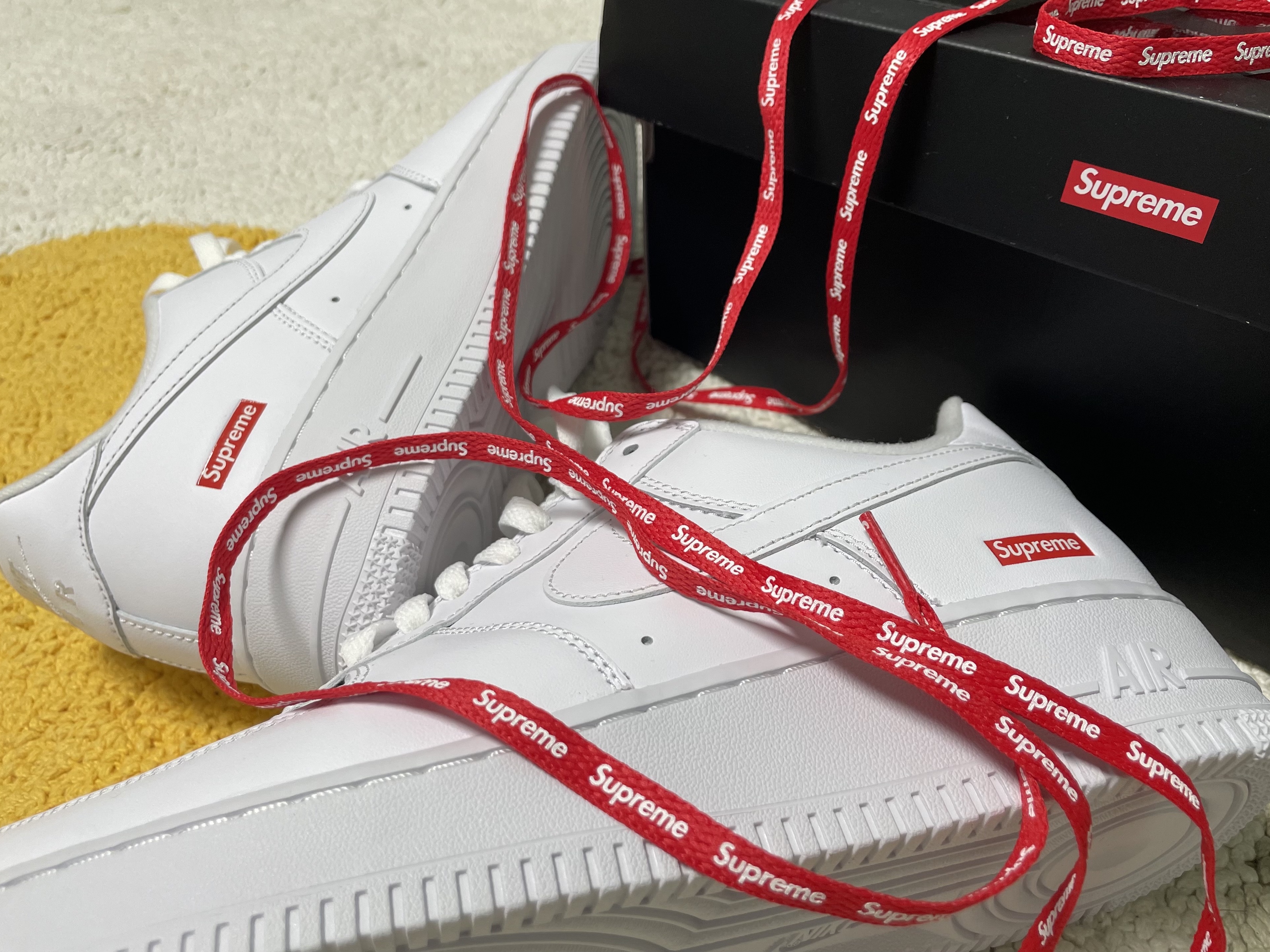 Nike x Supreme Air Force 1 Low White 착용 스타일