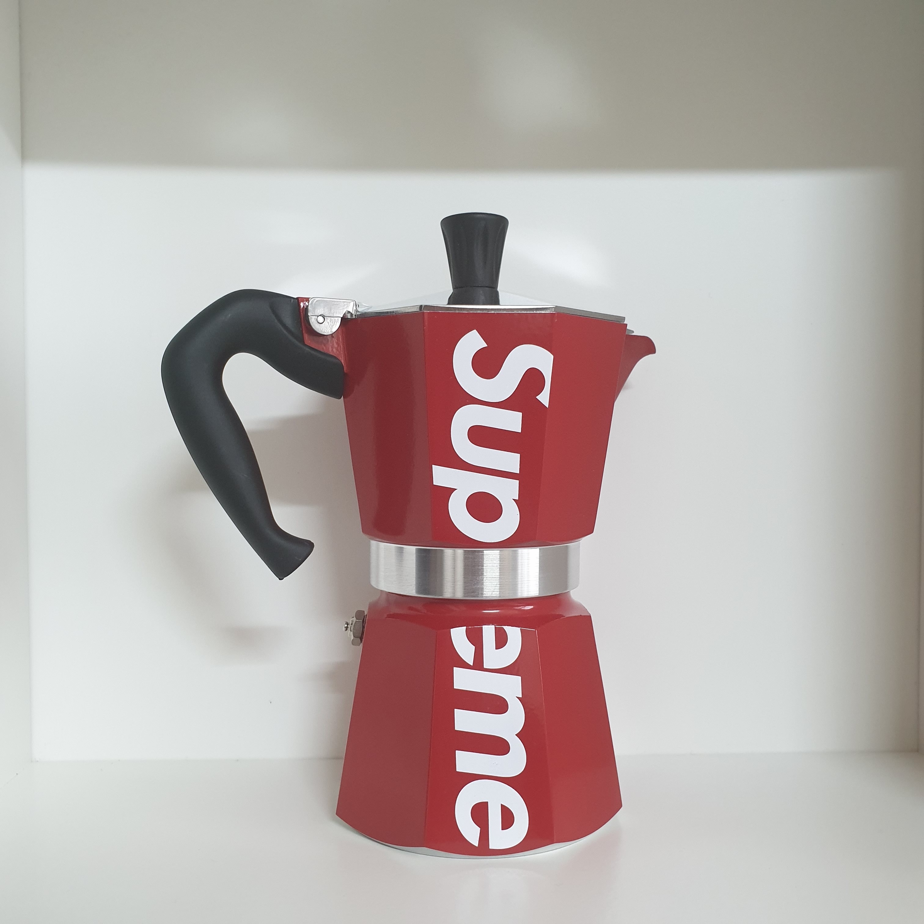 Supreme Bialetti Moka Express Red - 19SS 착용 스타일