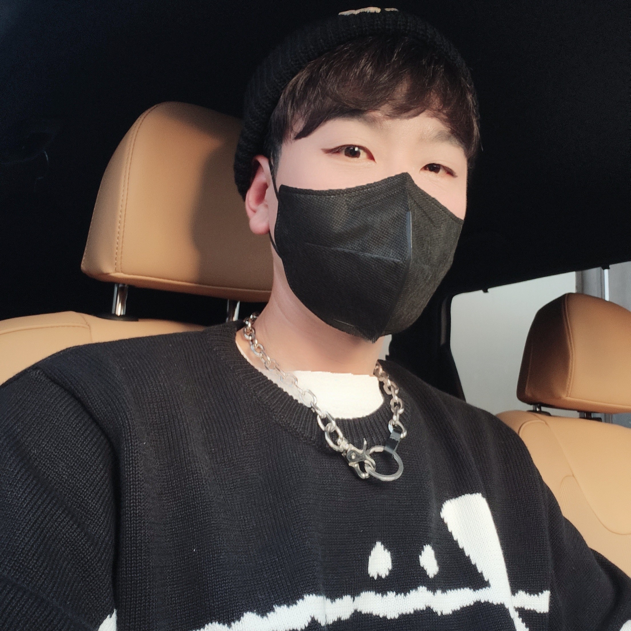 Stussy Stock Sweater Black, Stussy DSM World Tour T-Shirt White 착용 스타일 - 2