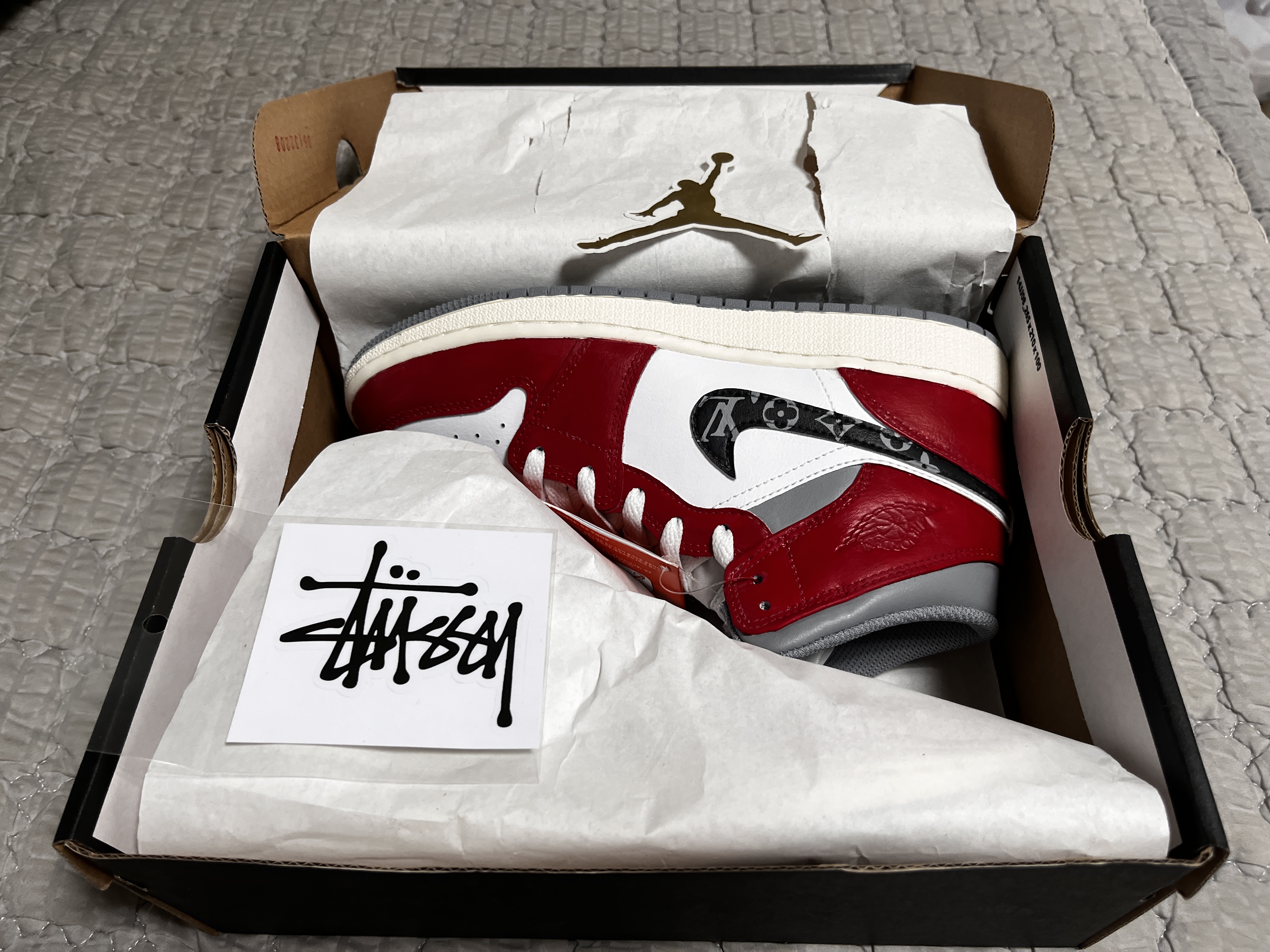 Jordan 1 Mid White Stealth 착용 스타일 - 1