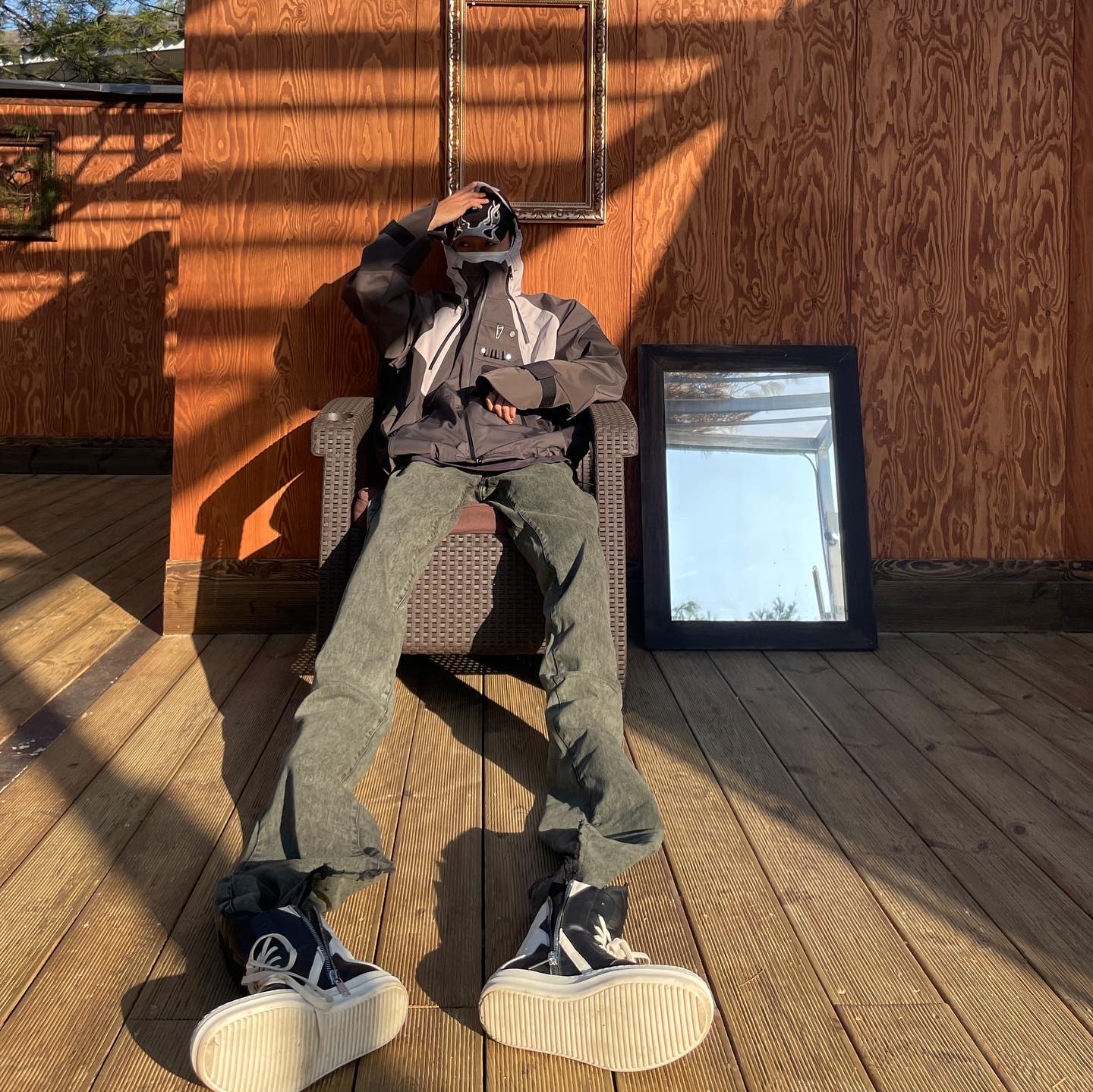 Undermycar Kame Multi Zip Turtle Shell Parka Driftwood - 22FW, Yeezy Gap Engineered By Balenciaga Flame Cap Black 착용 스타일 - 2