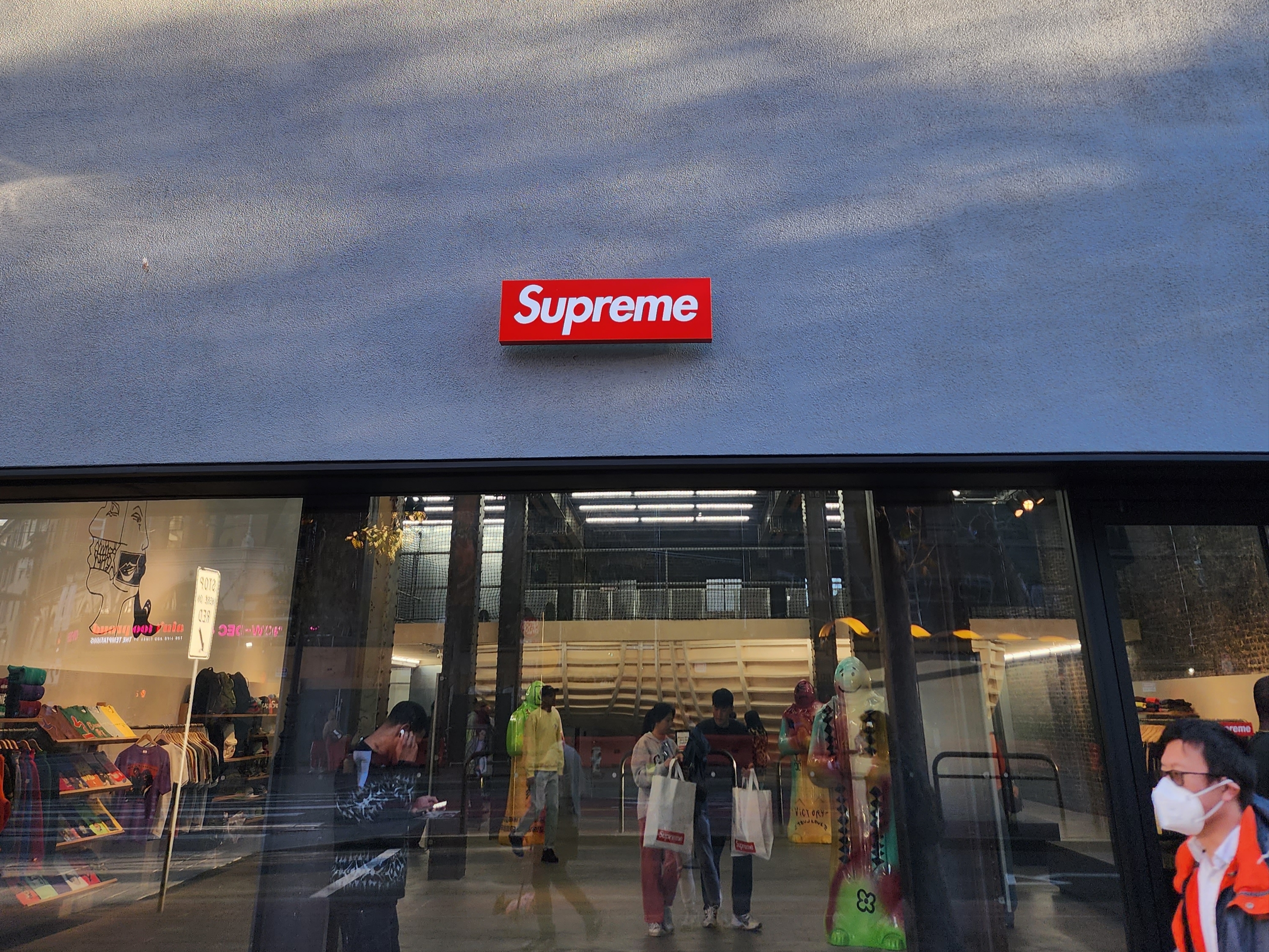 Supreme Mitchell & Ness Doughboy Twill Varsity Jacket Blue - 22FW, Supreme Rocket Sweater Blue - 22FW 착용 스타일 - 3