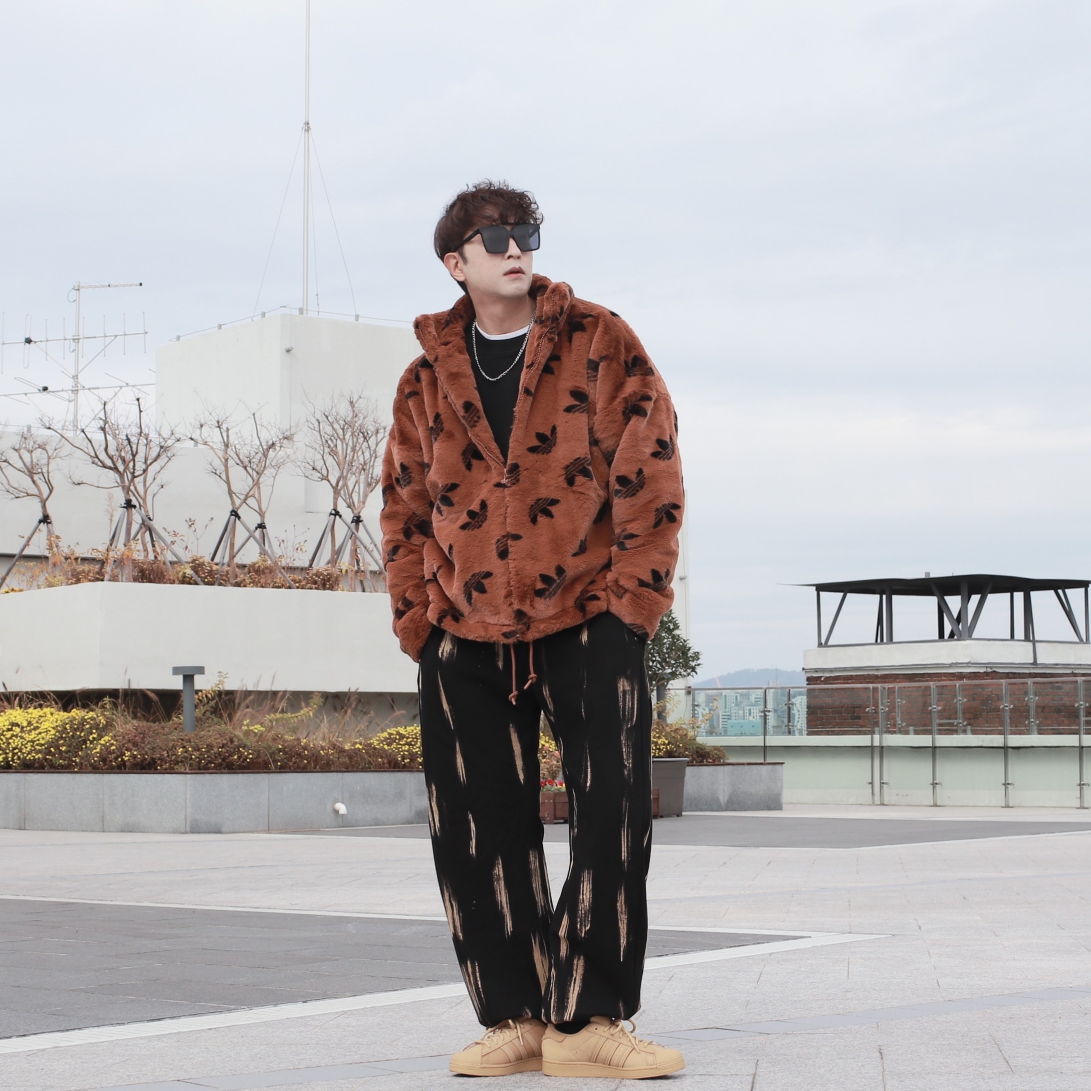 Adidas Superstar Golden Beige 착용 스타일 - 5