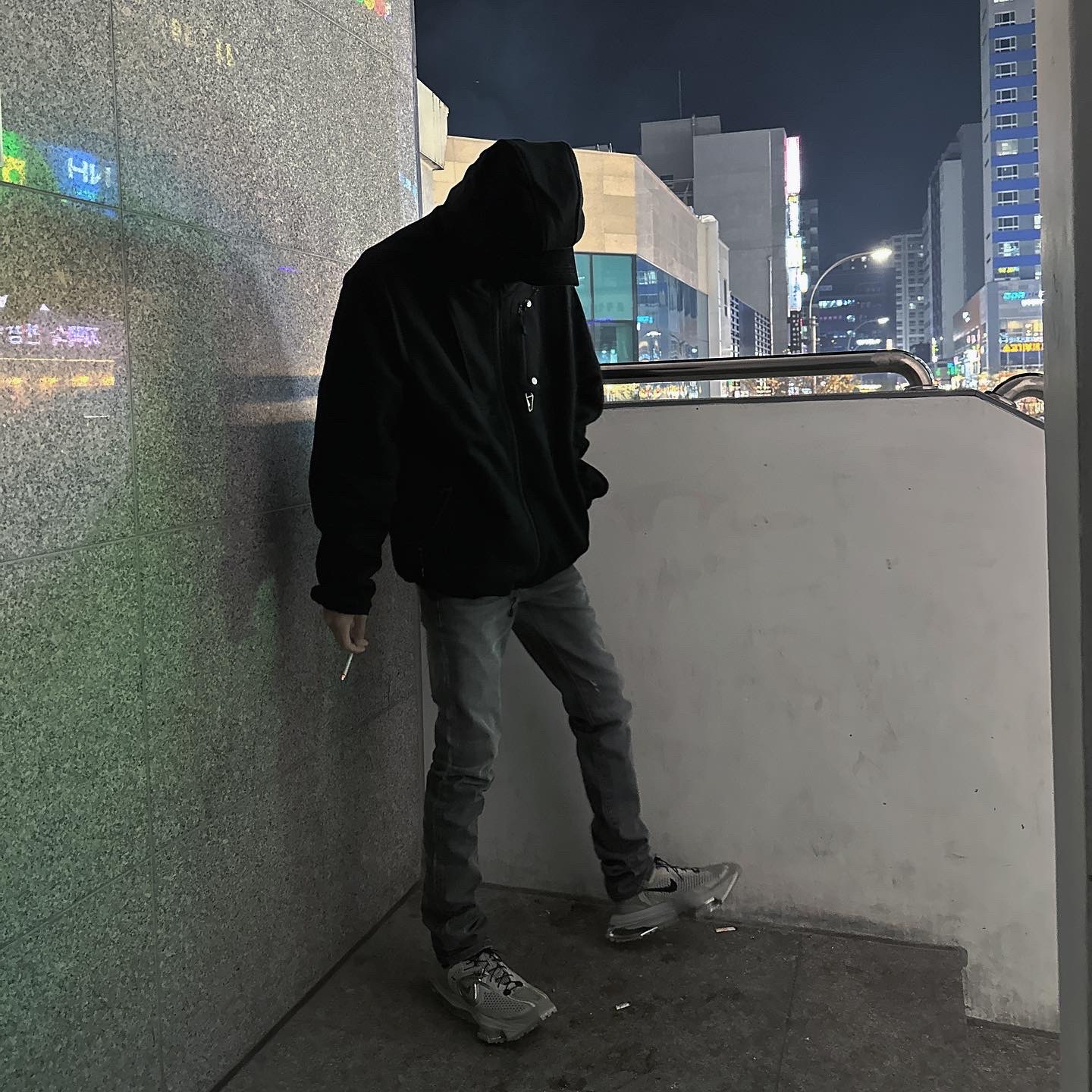 Undermycar Marshall Chest Pocket Balaclava Zip-Up Cariair - 22SS, Undermycar Legion.03 Slim Fit Blue Stitch Washed Jeans Washed Gray 착용 스타일 - 2