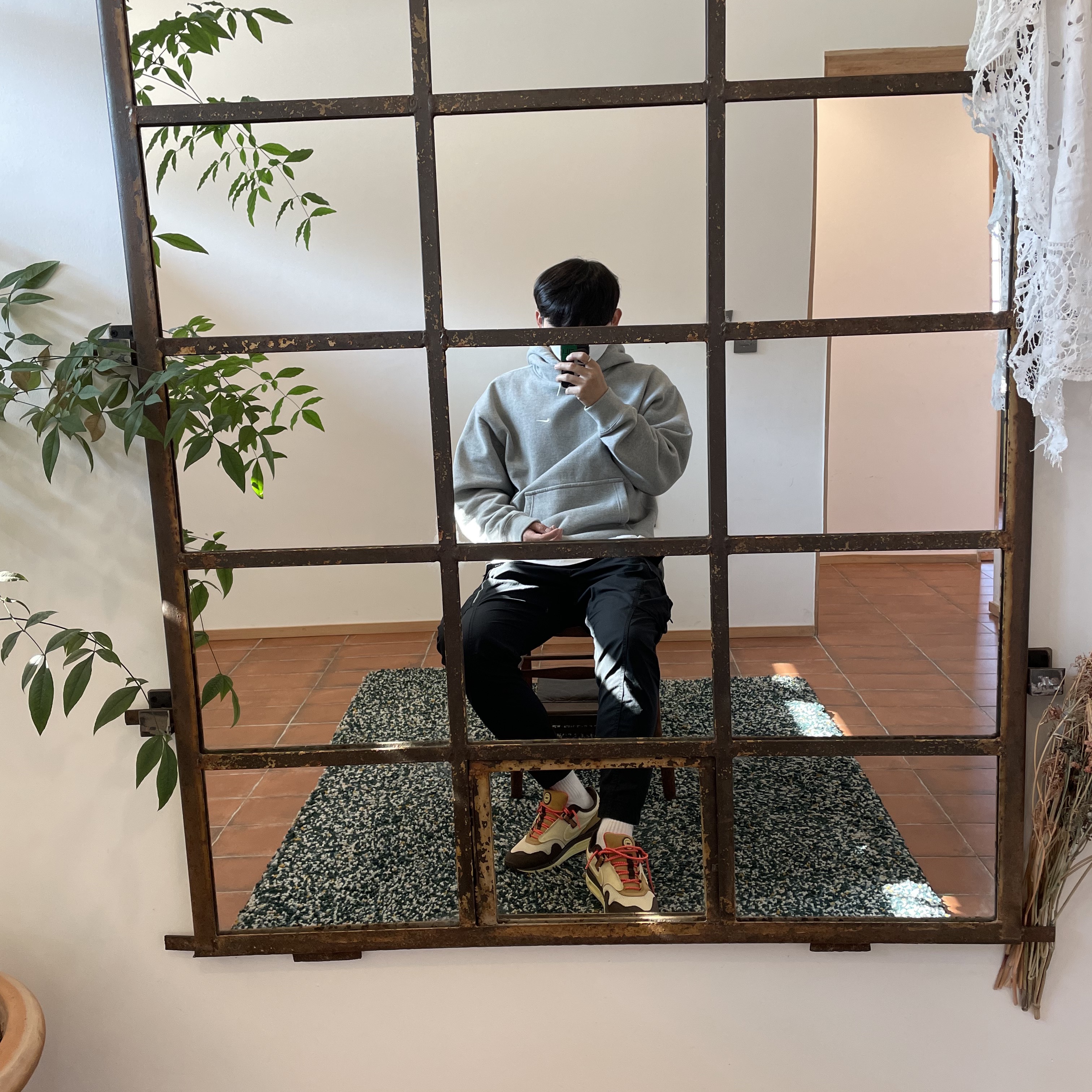 Nike x Travis Scott Air Max 1 Cact.us Brown, Nike NRG Solo Swoosh Fleece Hoodie Dark Grey Heather - US/EU 착용 스타일