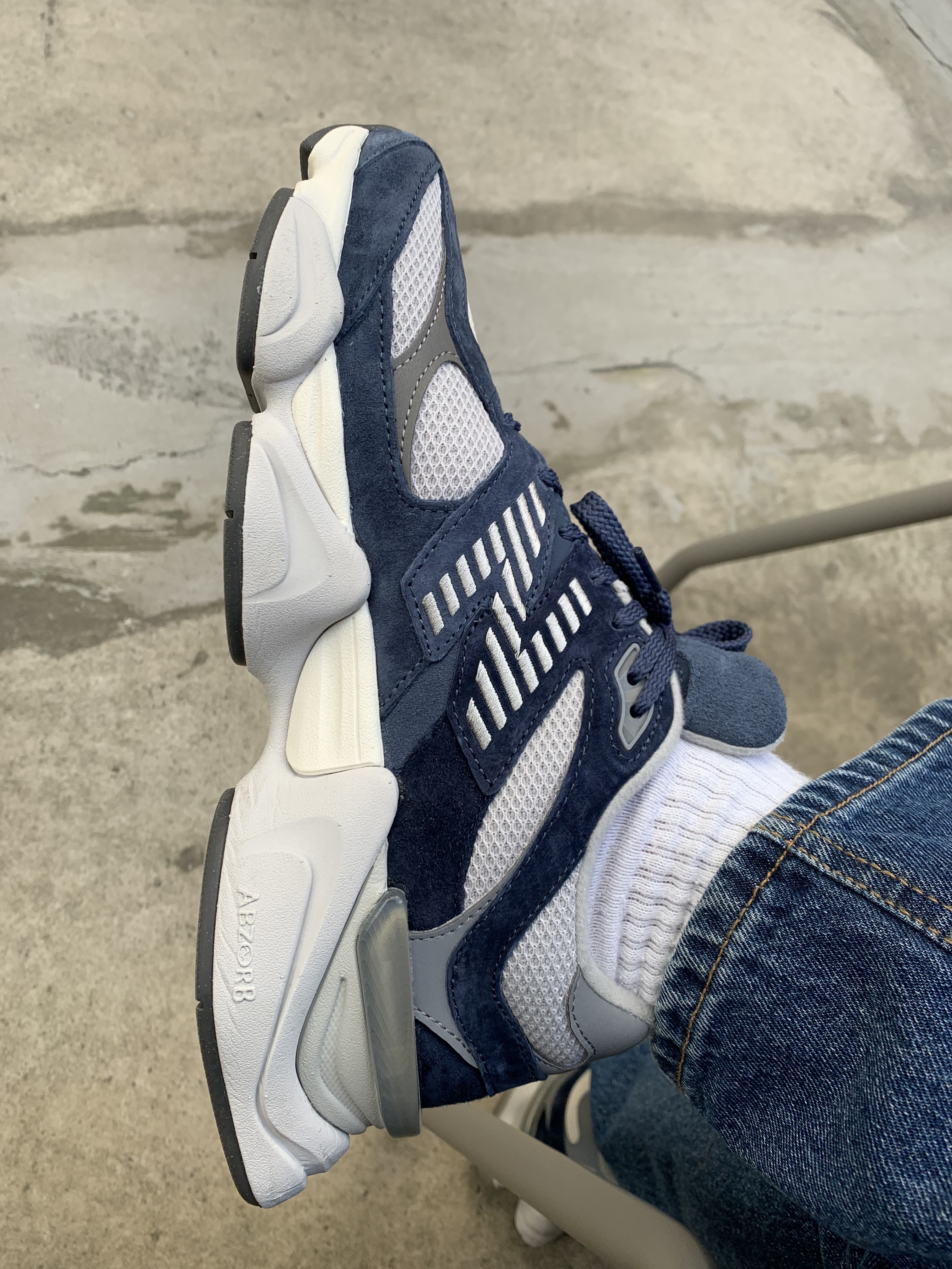 New Balance 9060 Natural Indigo 착용 스타일 - 3