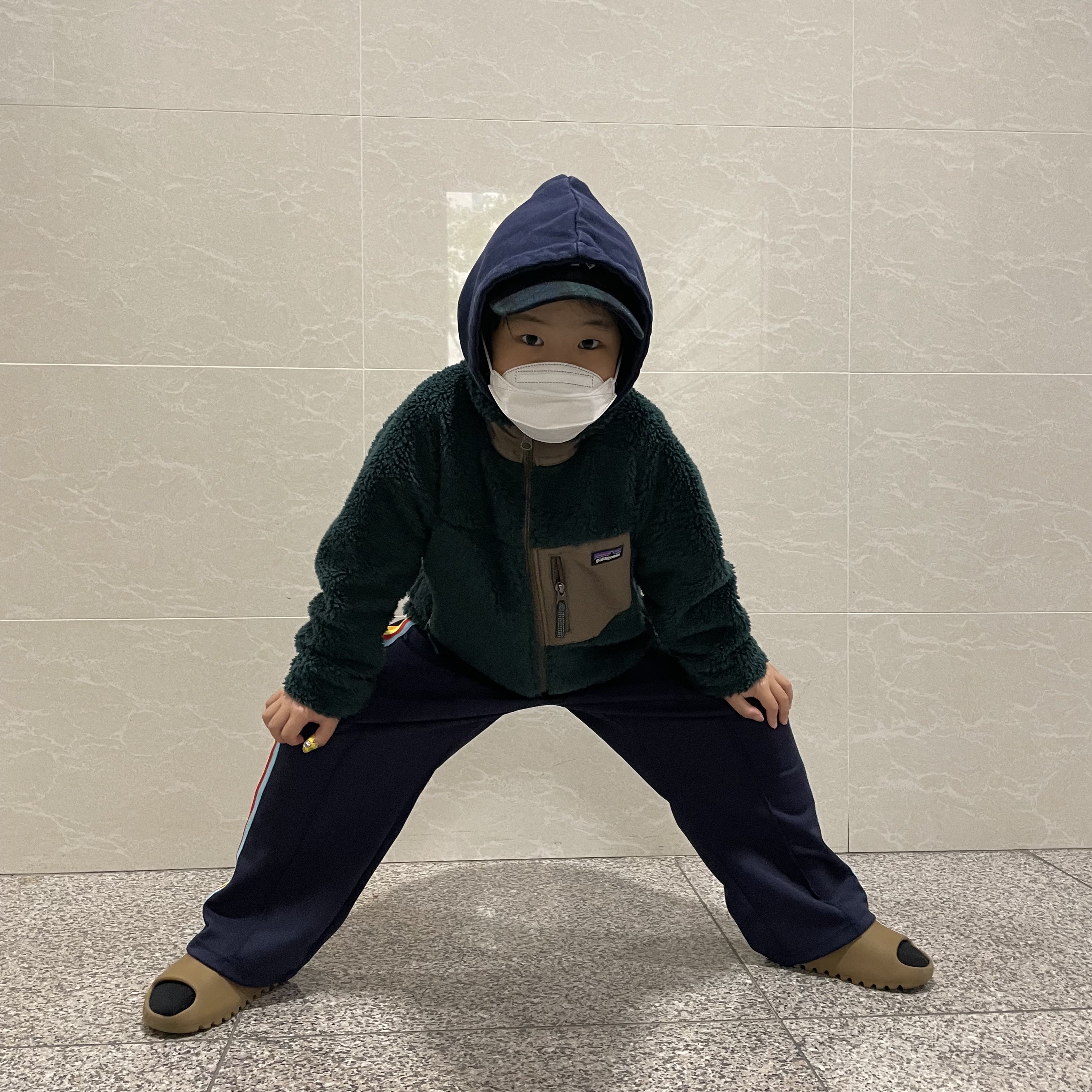 (Kids) Adidas Yeezy Slide Ochre 착용 스타일