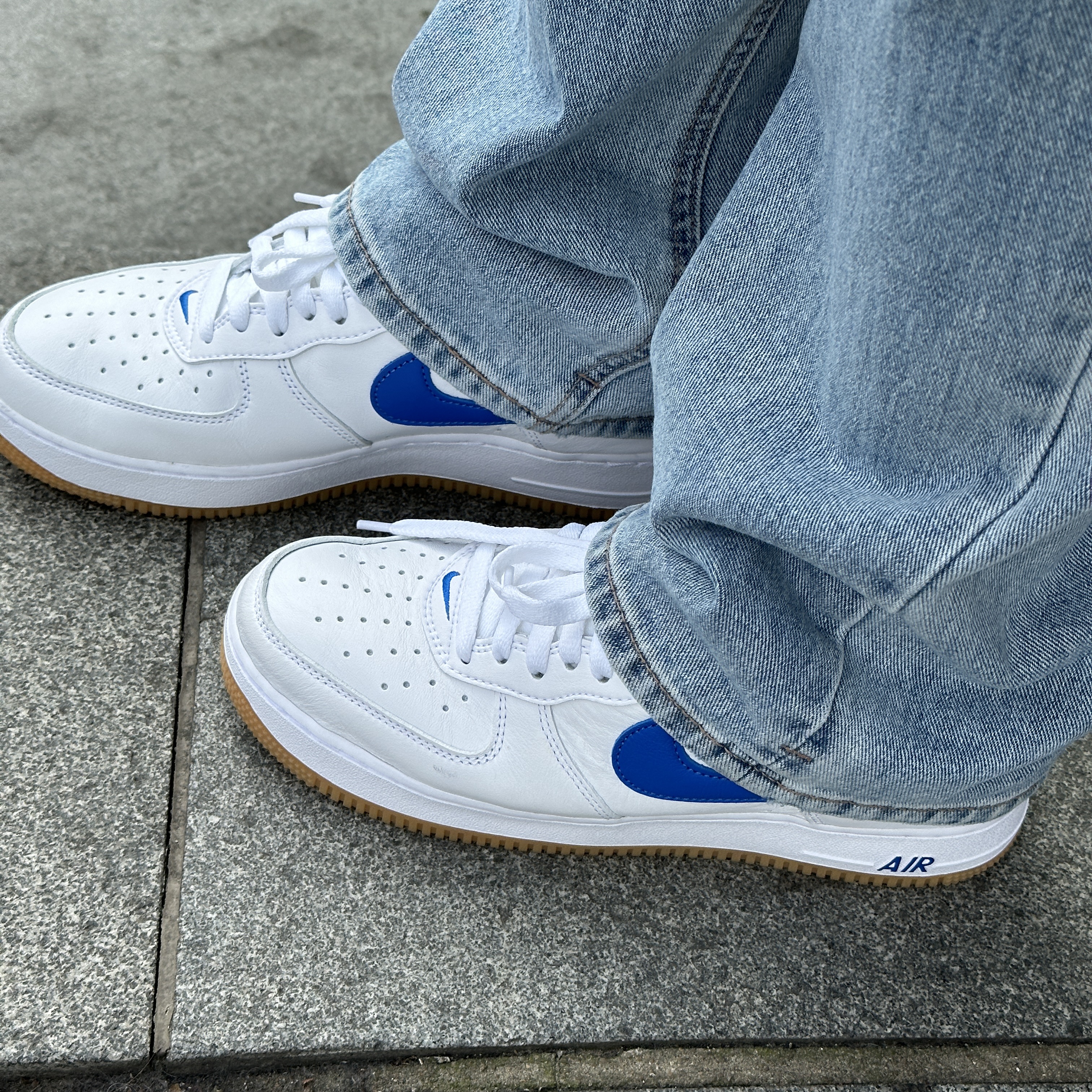 Nike Air Force 1 Low Retro Color of the Month Varsity Royal 착용 스타일 - 2